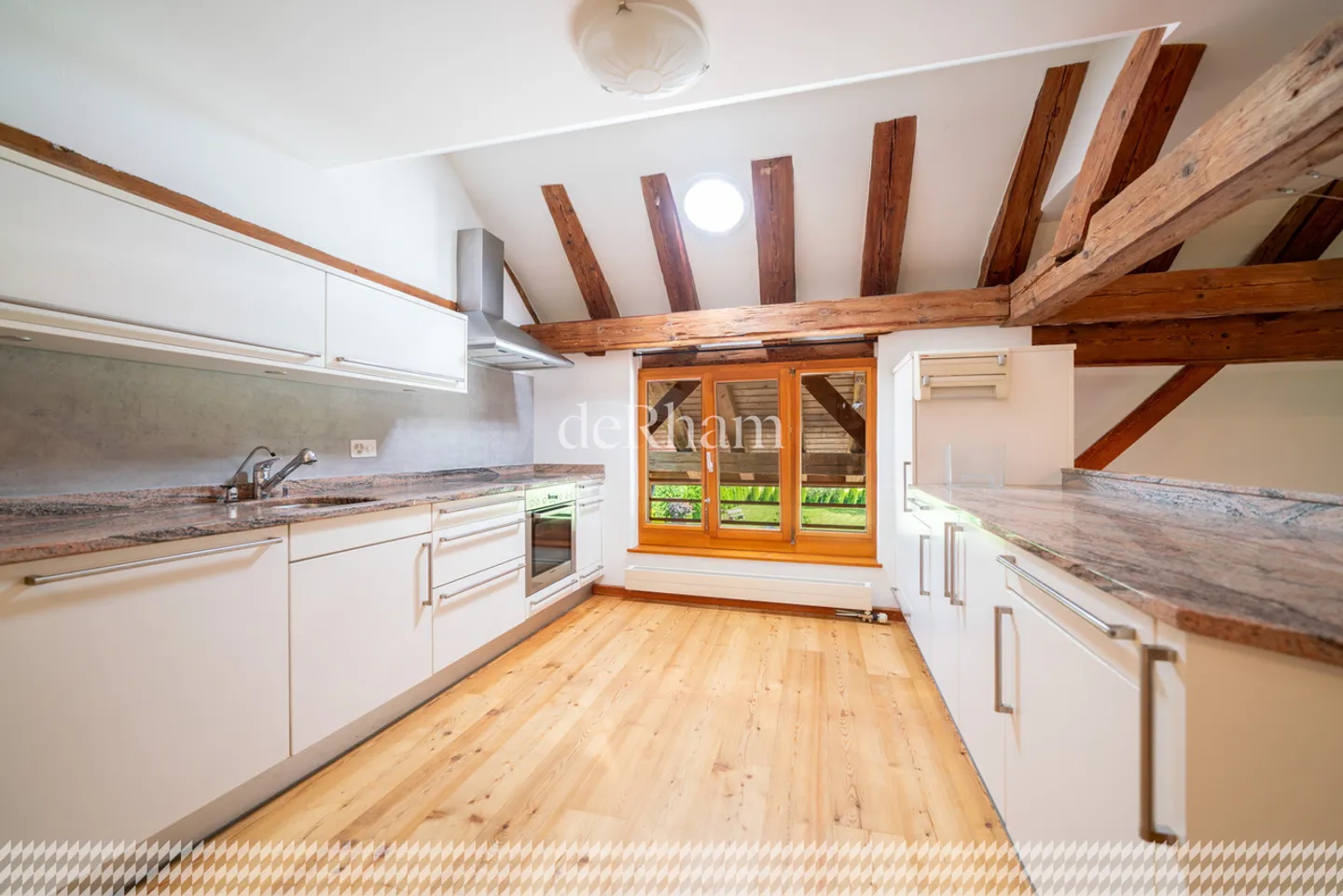 Renovierte Farm mit zwei Wohnungen auf einem Grundstück von 2'358 m2 - Foto 15 von 23