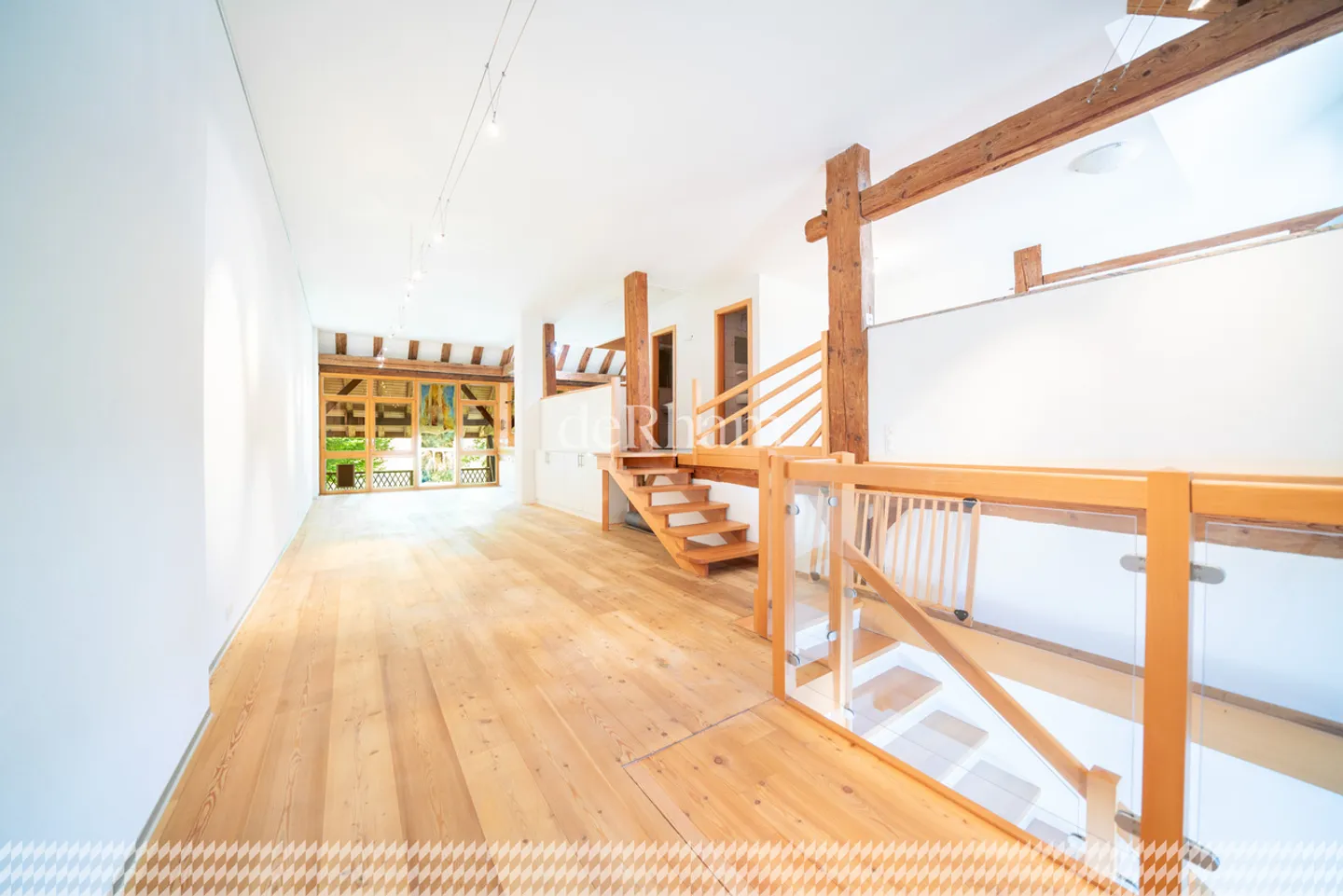 Renovierte Farm mit zwei Wohnungen auf einem Grundstück von 2'358 m2 - Foto 16 von 23