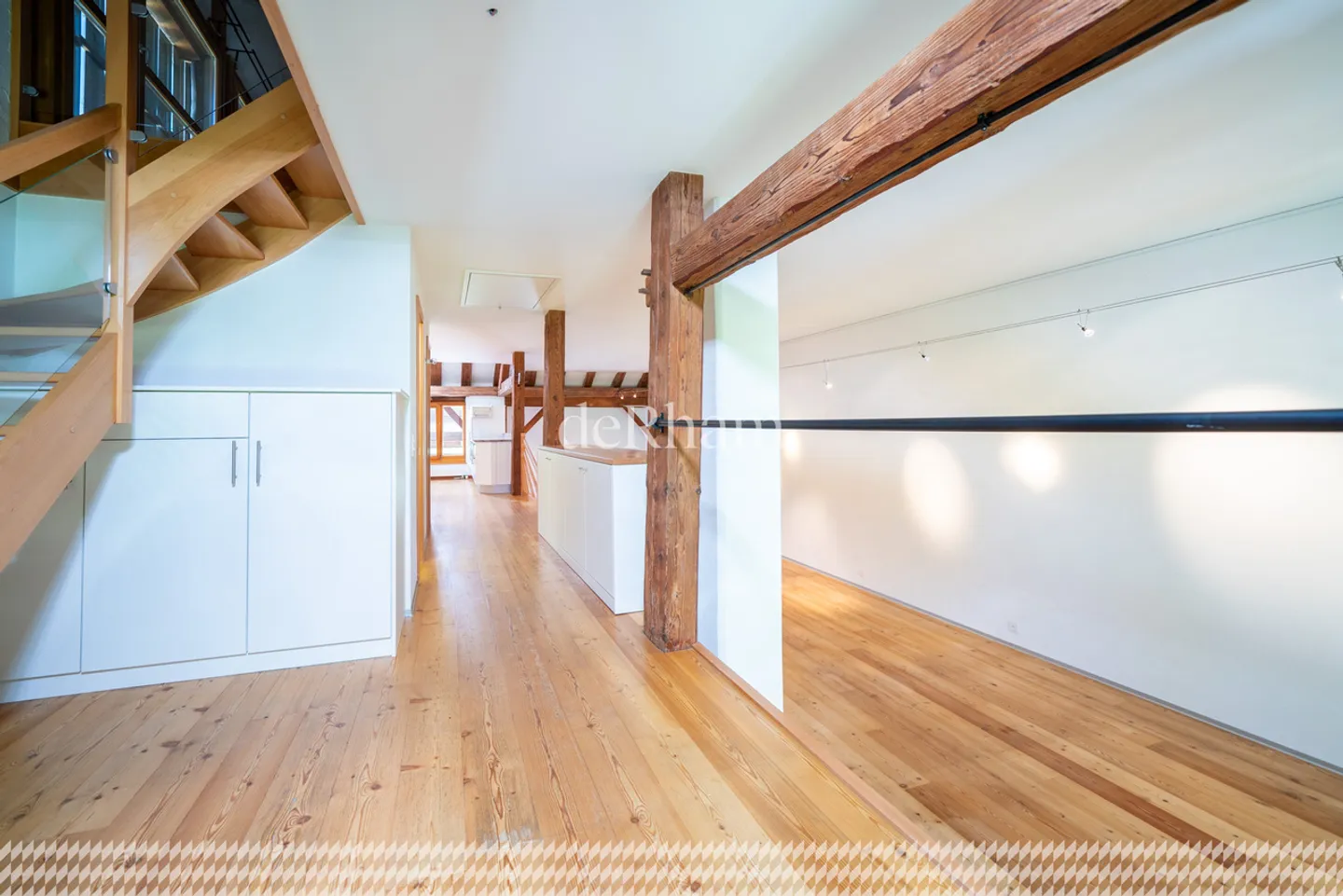 Renovierte Farm mit zwei Wohnungen auf einem Grundstück von 2'358 m2 - Foto 18 von 23