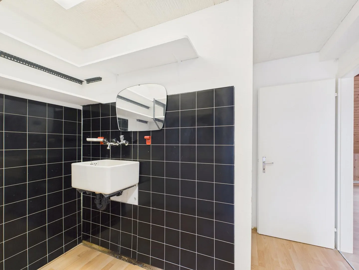 Attractive and very large 173m2 maisonette apartment in Allschwil, BL - Limited until the end of 2028 - Photo 14 of 17