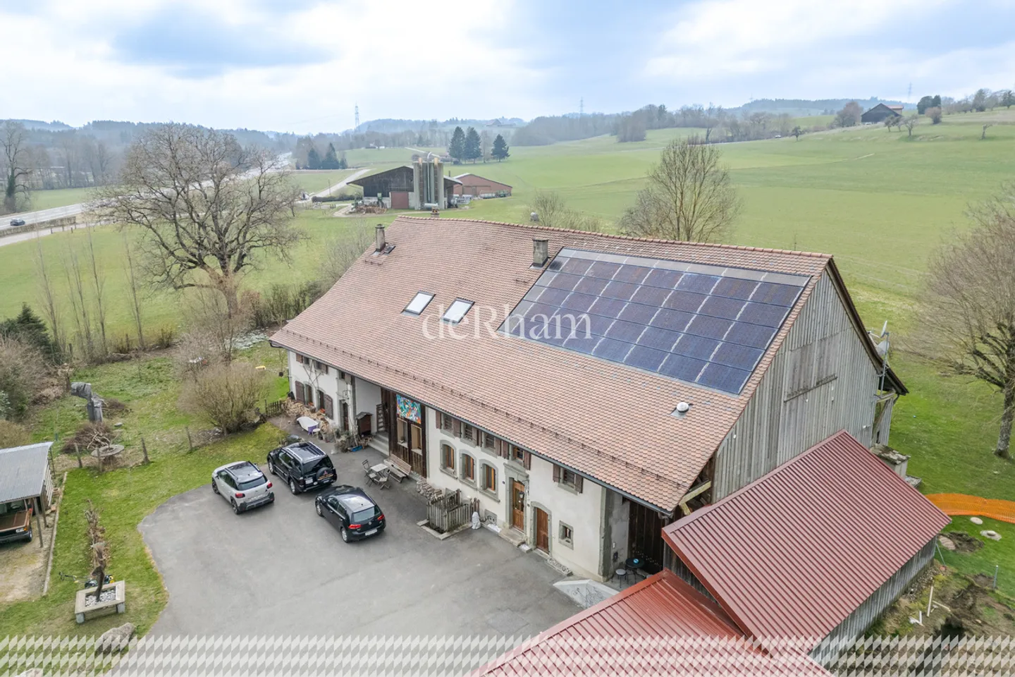 Renovierte Farm mit zwei Wohnungen auf einem Grundstück von 2'358 m2 - Foto 22 von 23