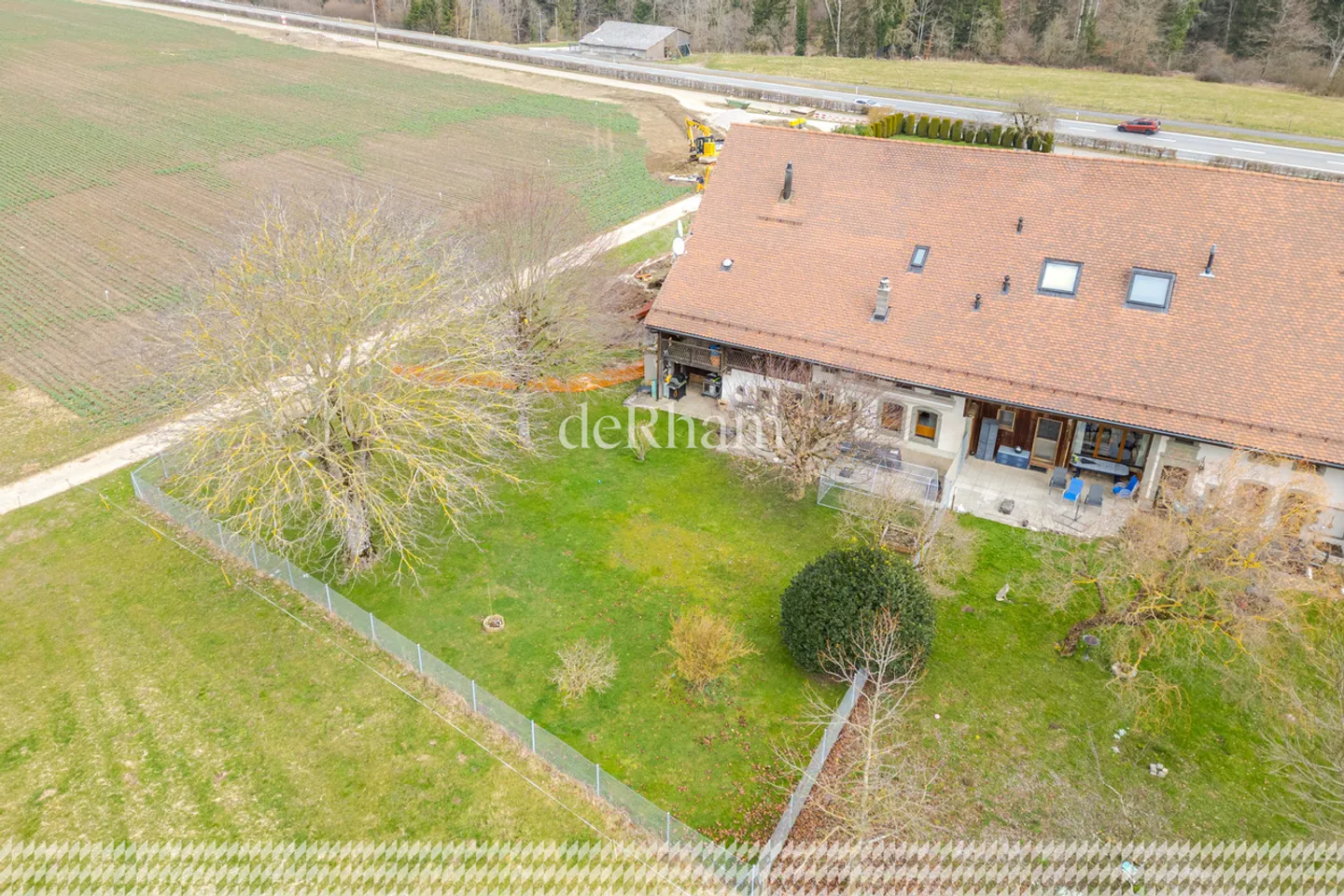 Renovierte Farm mit zwei Wohnungen auf einem Grundstück von 2'358 m2 - Foto 23 von 23