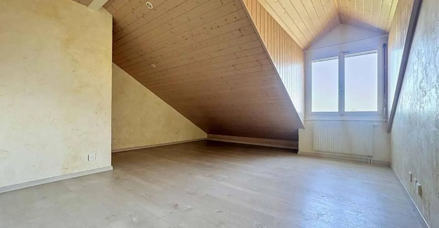 Spacious Duplex Apartment - Photo 5 of 11