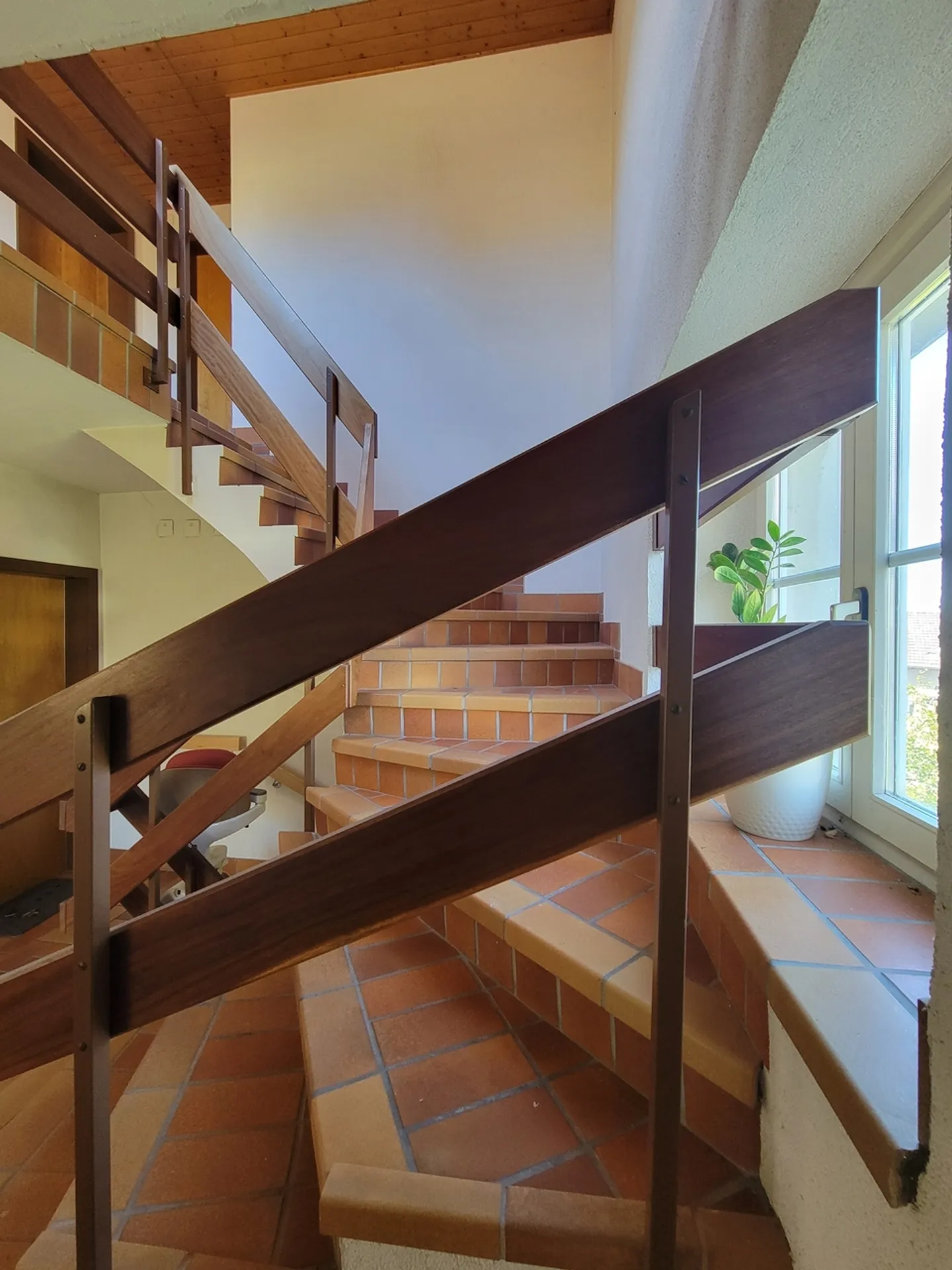 Opportunité : Petit Immeuble de rendement + parcelle constructible avec plans villa disponibles - Photo 5 sur 8