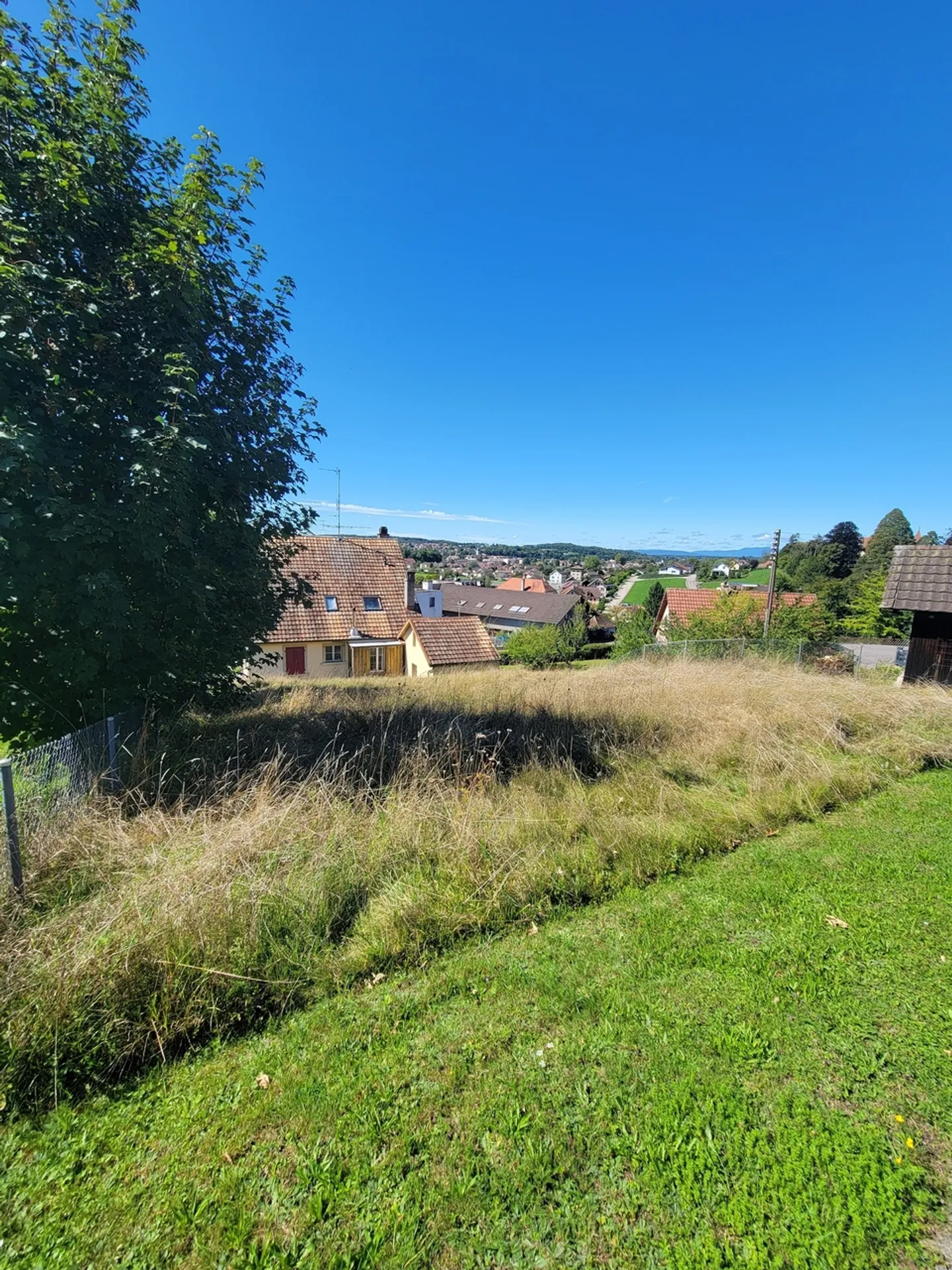 Opportunité : Petit Immeuble de rendement + parcelle constructible avec plans villa disponibles - Photo 4 sur 8