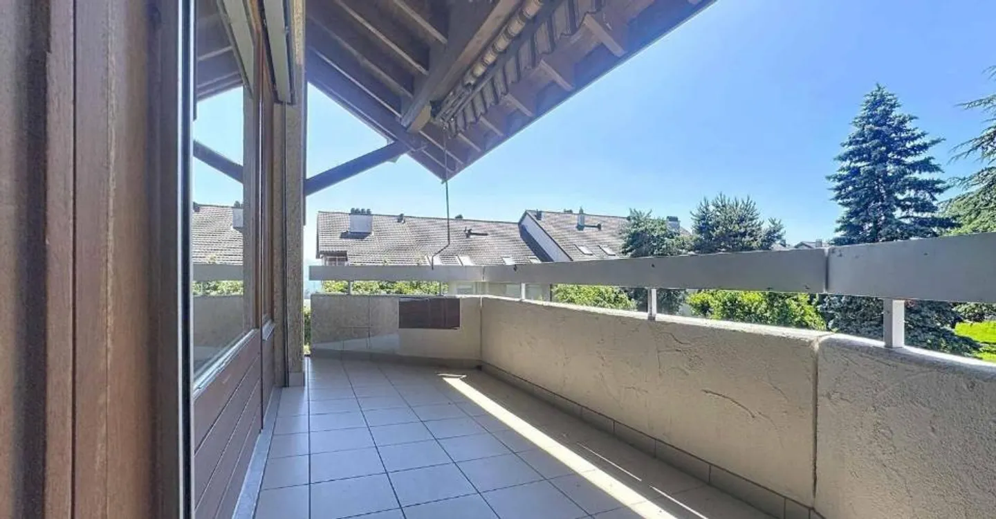 Spacious Duplex Apartment - Photo 10 of 11