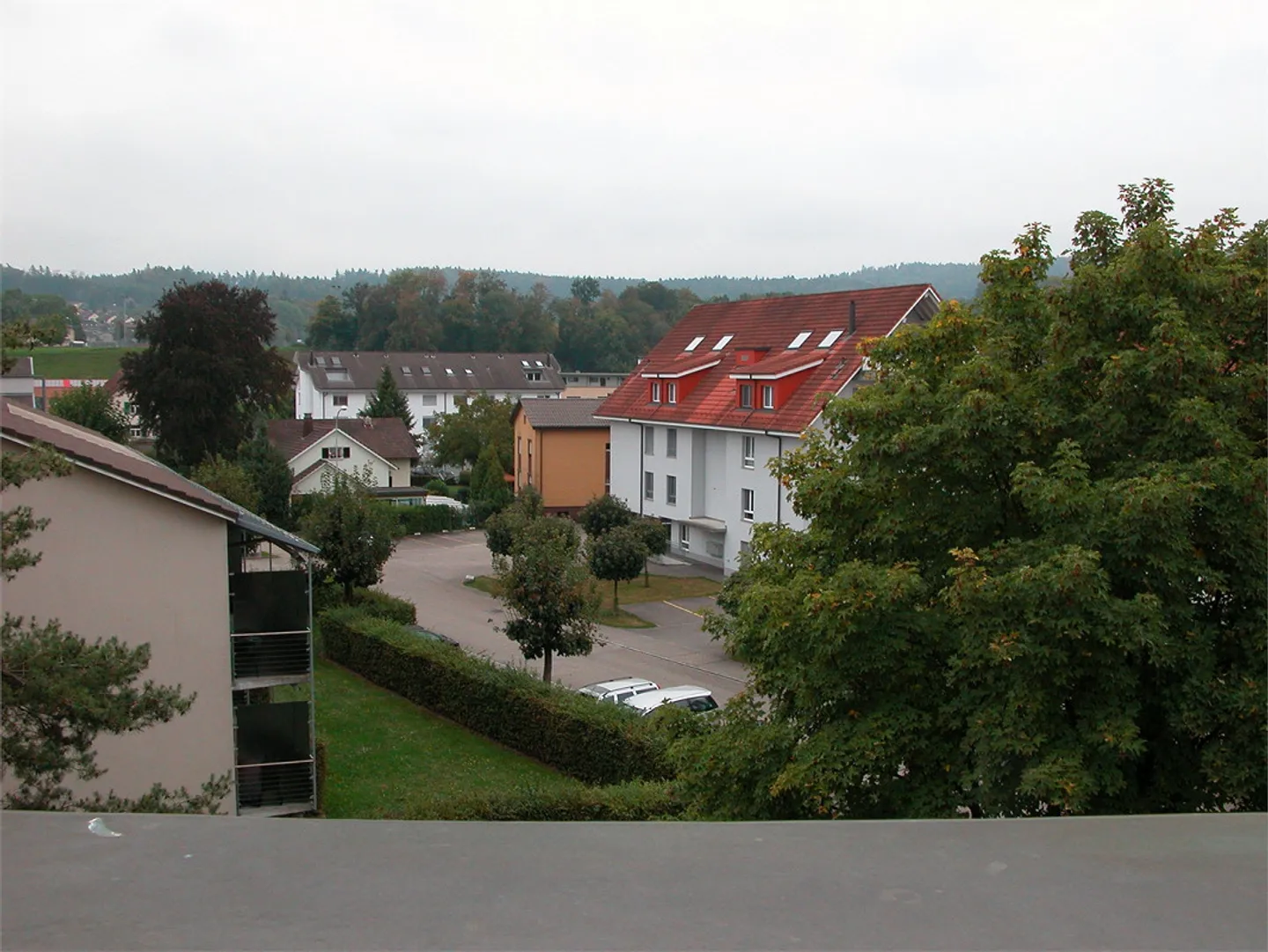 Renovated 2 1/2-room attic apartment with terrace - Photo 1 of 4