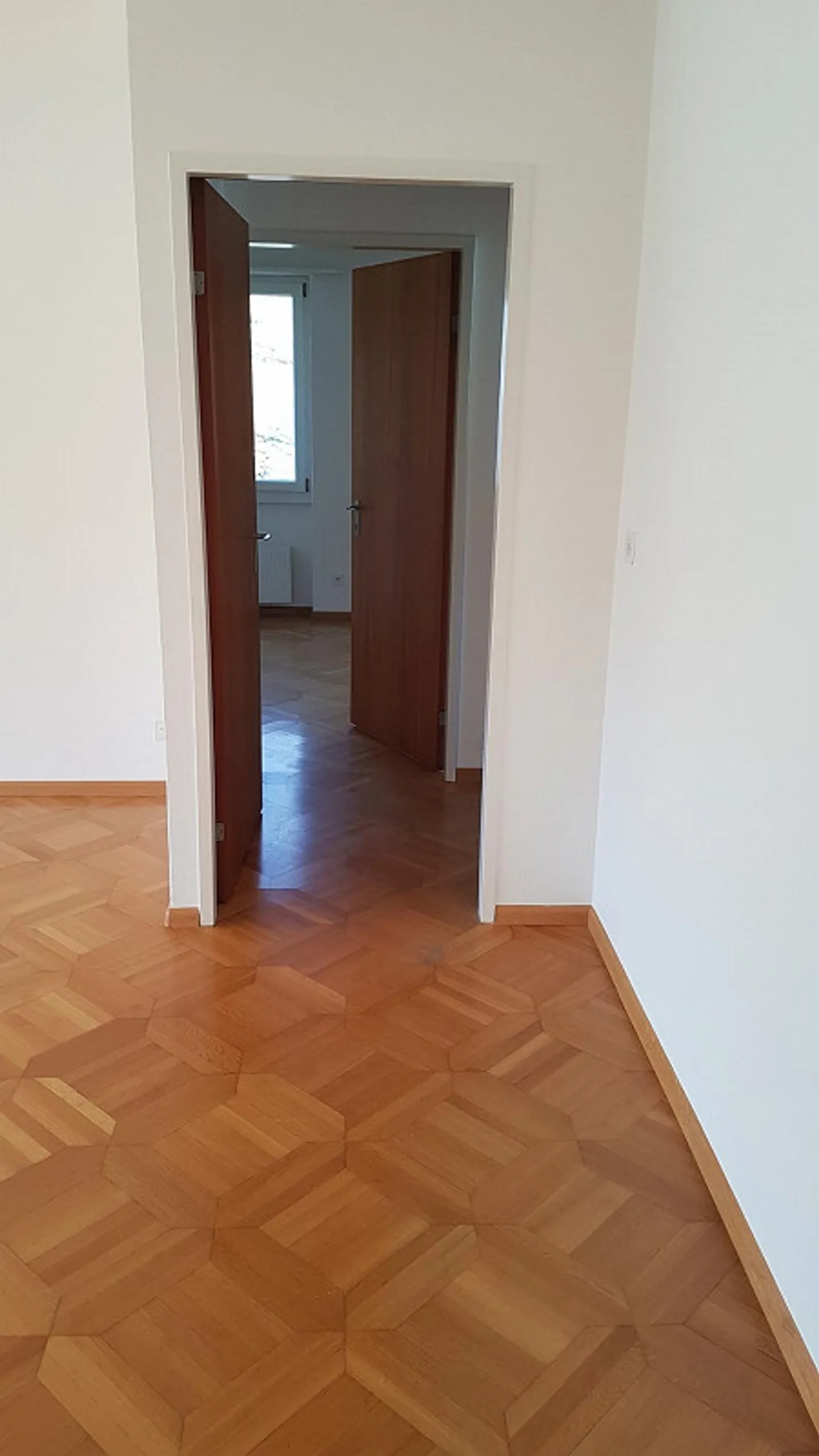 Large, sunny 4-room apartment in the attic - Photo 4 of 15