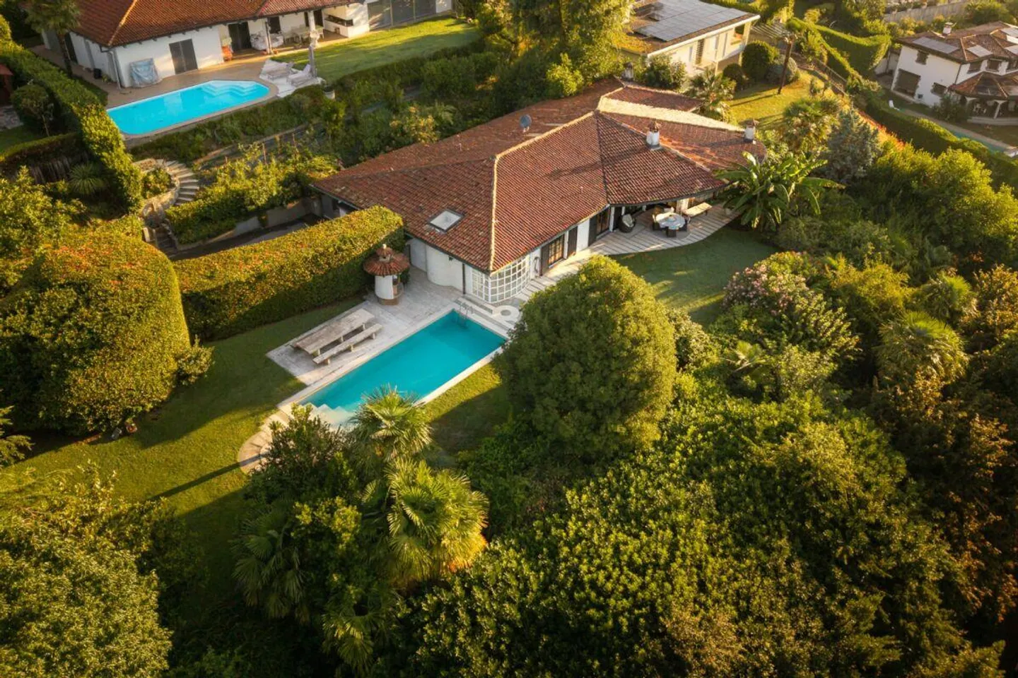 Villa unifamiliale avec piscine et complète intimité - Photo 1 sur 17