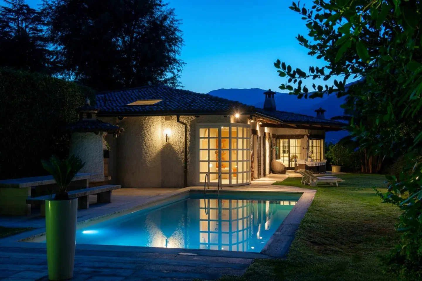 Villa unifamiliale avec piscine et complète intimité - Photo 2 sur 17