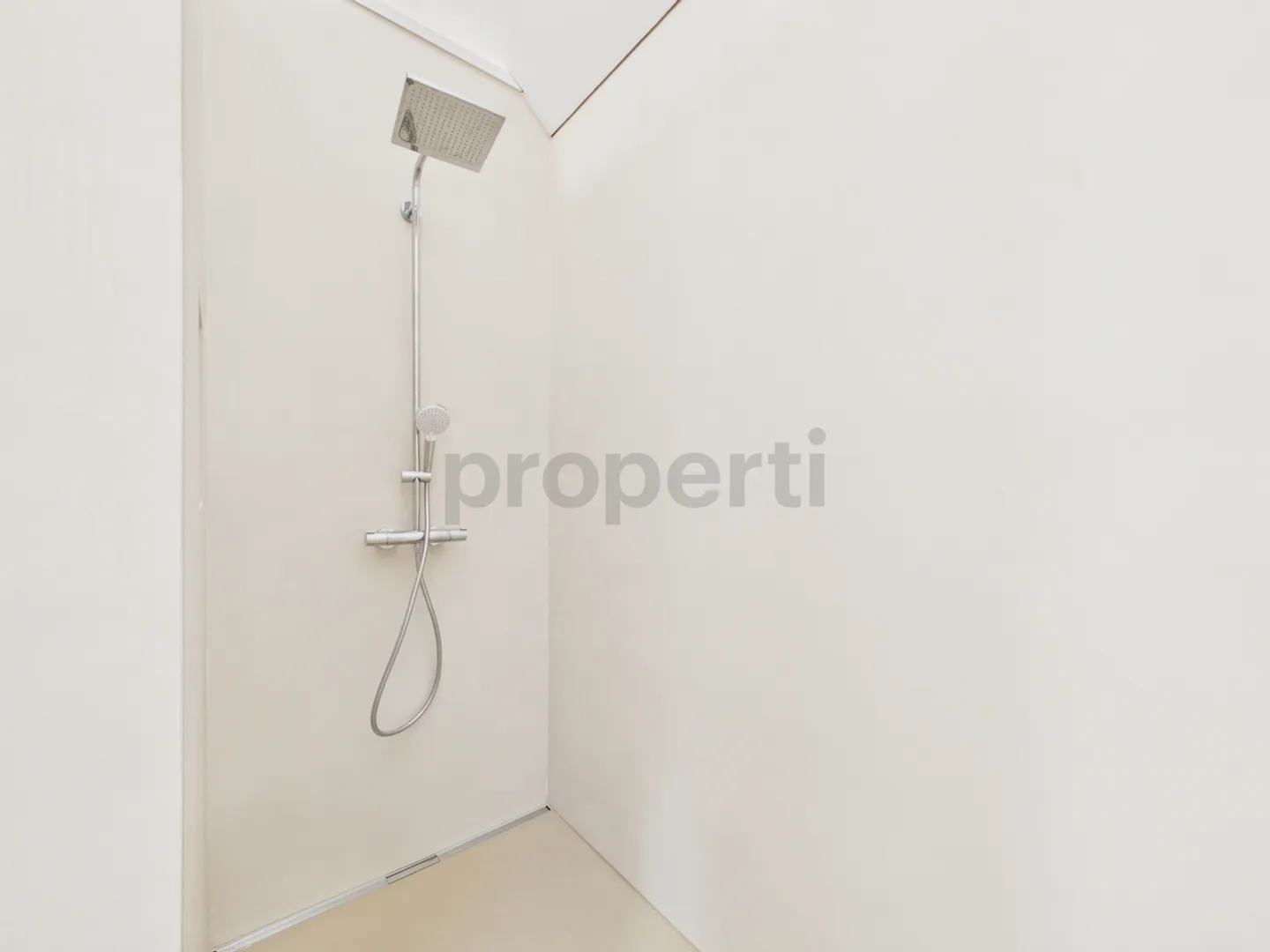 Loft au standard de copropriété - récemment rénové - Photo 10 sur 13