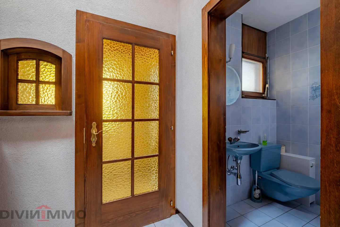 Schönes Anwesen mit 6-Zimmer-Villa, Nebengebäuden und Garagen - Foto 5 von 21