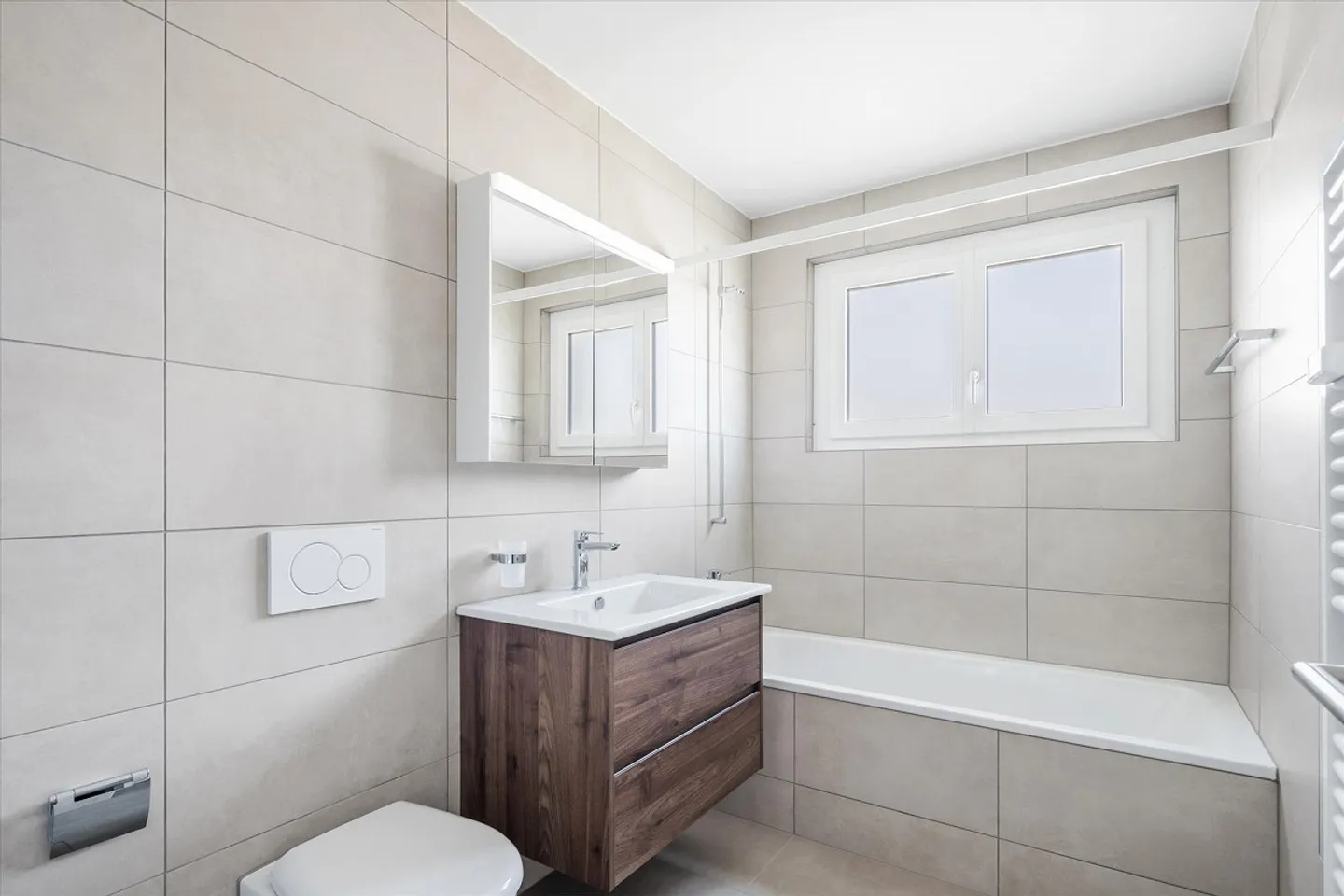 Are you already living or still looking? - Photo 4 of 5