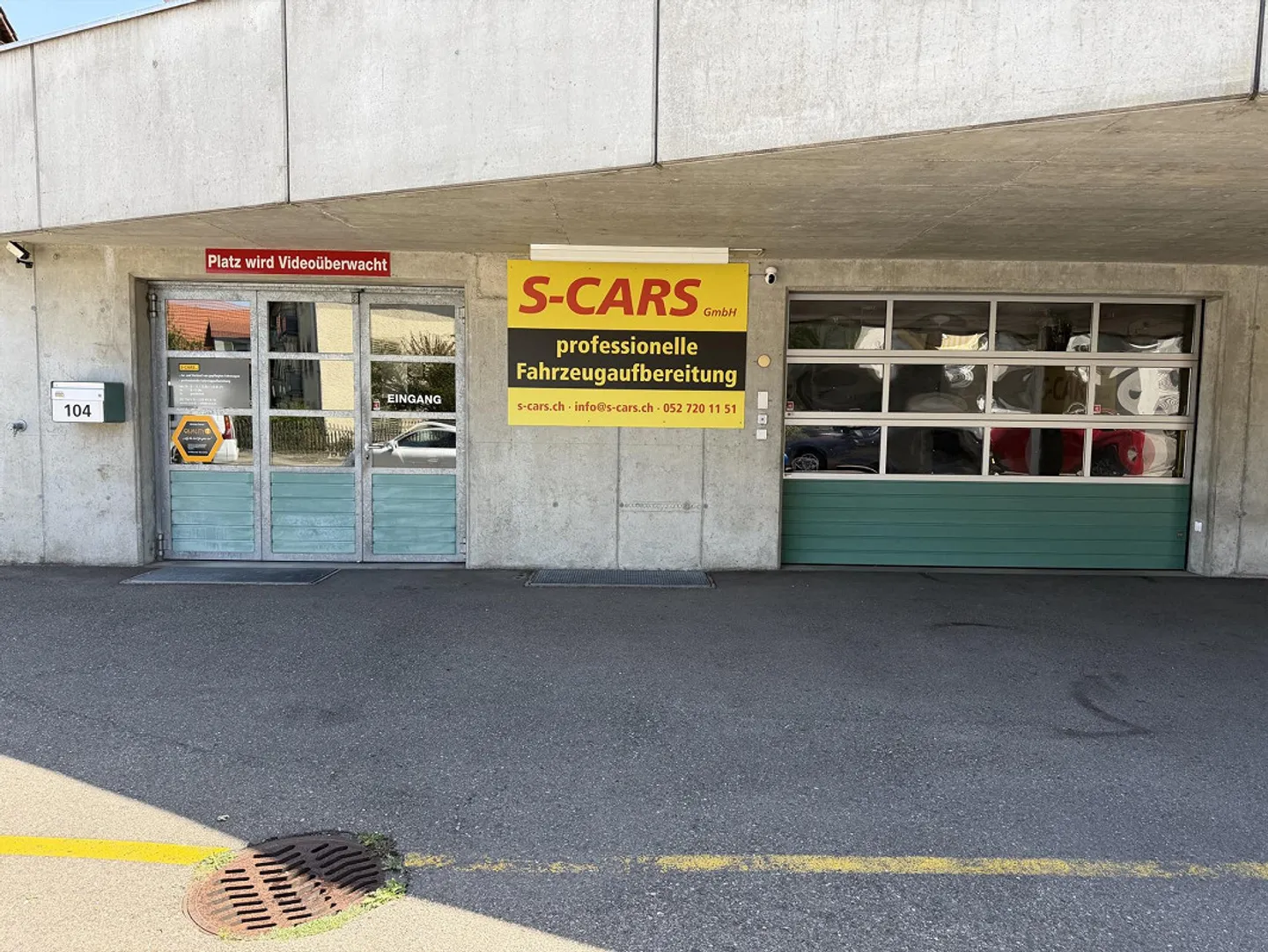 Car showroom in Frauenfeld for rent: 6 indoor & 13 outdoor spaces - Photo 1 of 11