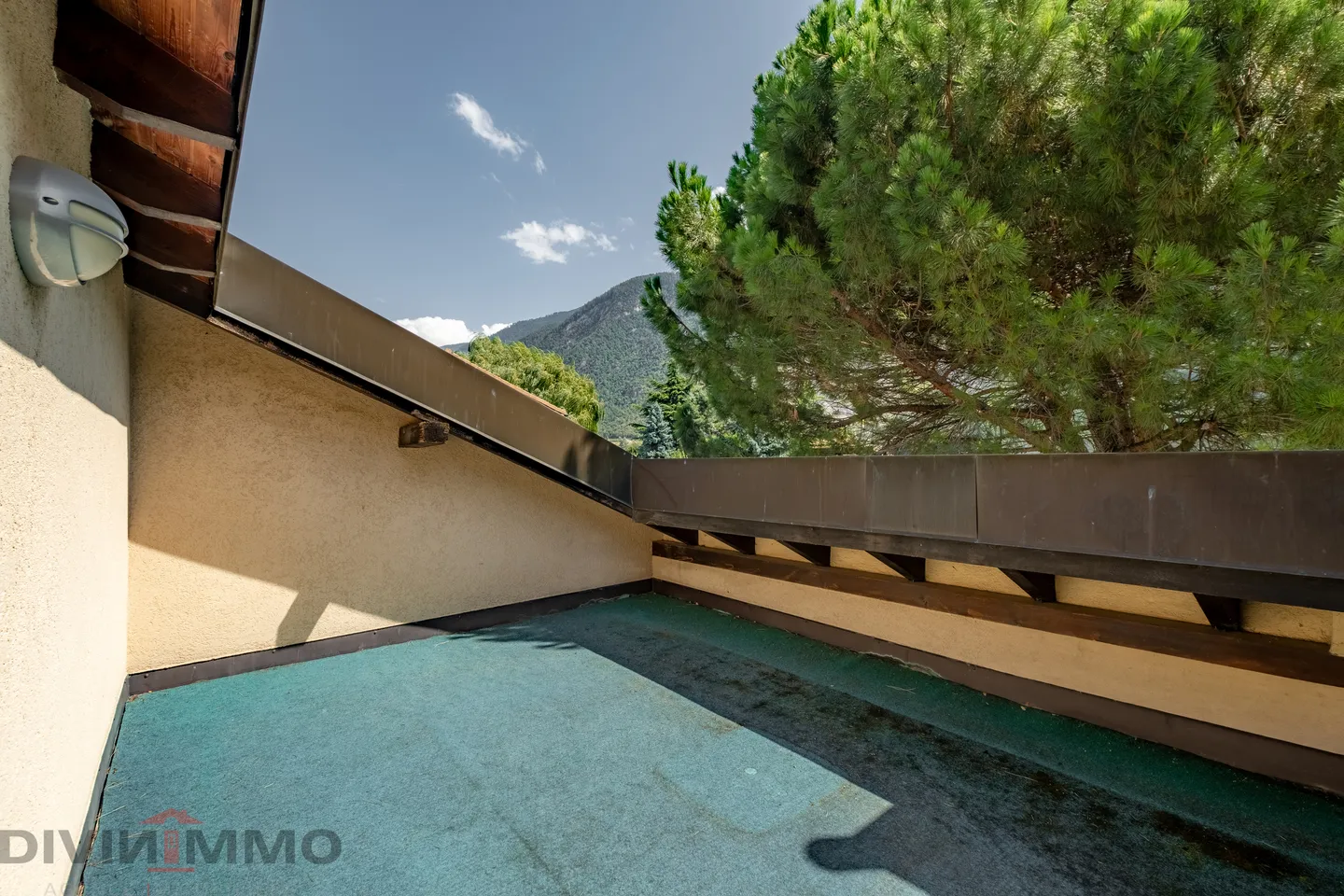 Schönes Anwesen mit 6-Zimmer-Villa, Nebengebäuden und Garagen - Foto 13 von 21