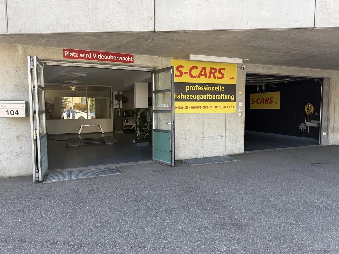 Car showroom in Frauenfeld for rent: 6 indoor & 13 outdoor spaces - Photo 2 of 11