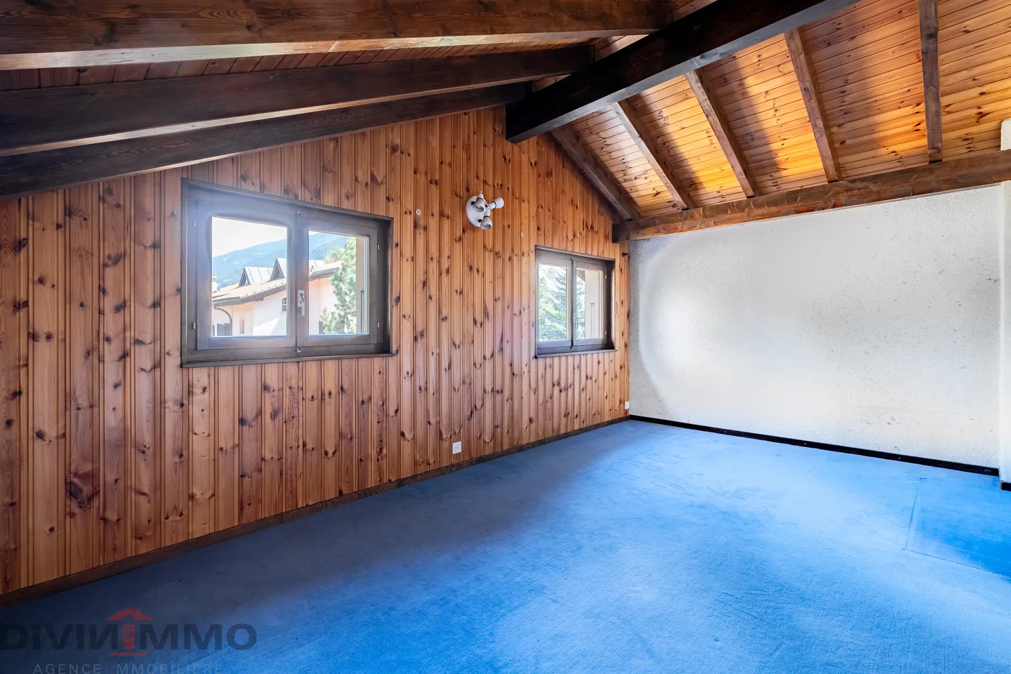 Schönes Anwesen mit 6-Zimmer-Villa, Nebengebäuden und Garagen - Foto 9 von 21