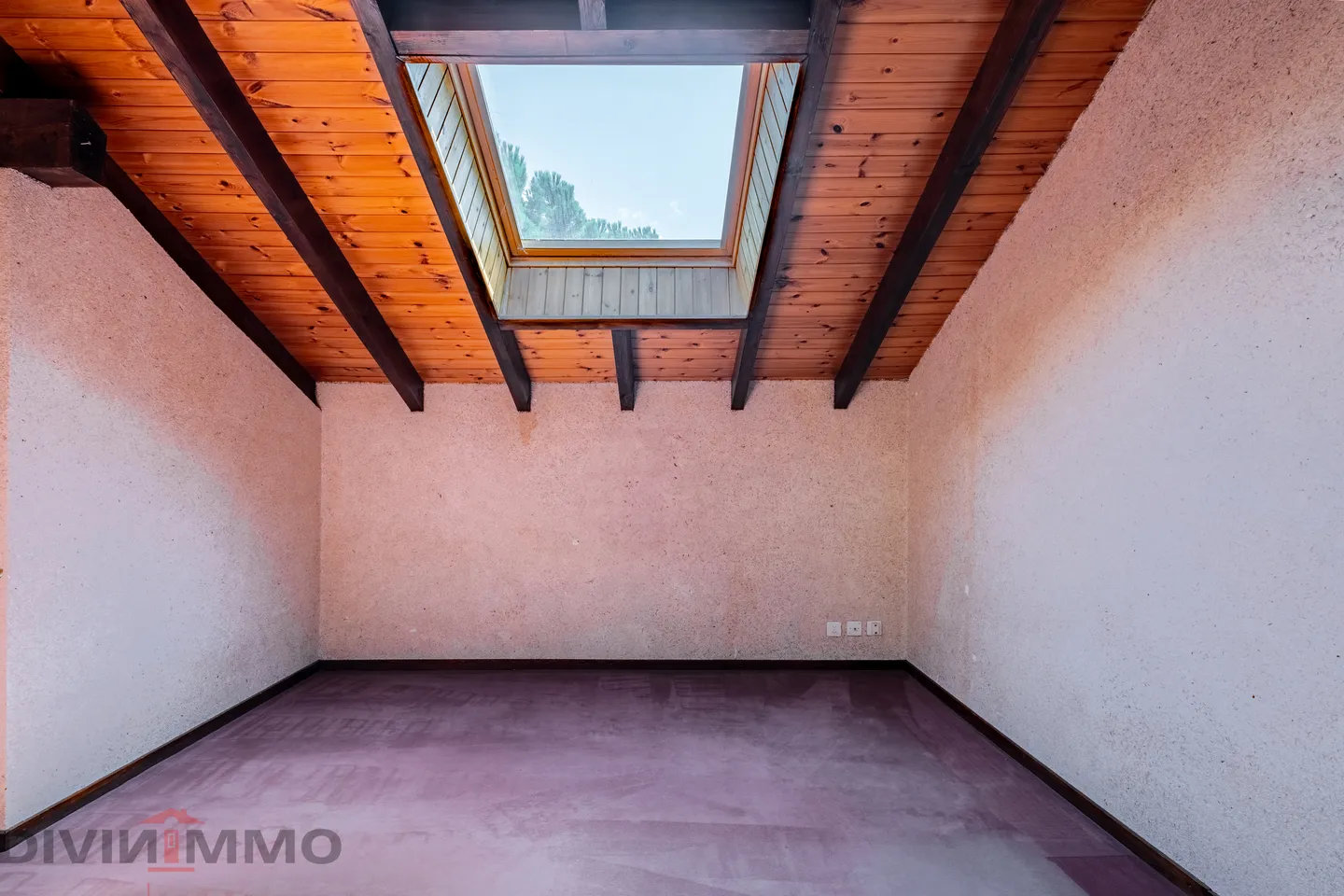 Schönes Anwesen mit 6-Zimmer-Villa, Nebengebäuden und Garagen - Foto 10 von 21