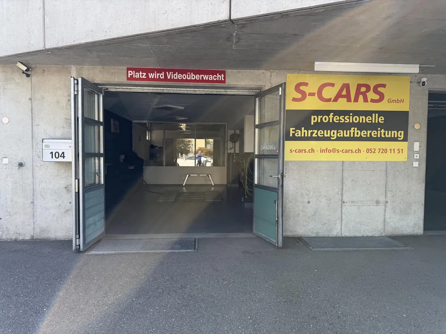 Car showroom in Frauenfeld for rent: 6 indoor & 13 outdoor spaces - Photo 3 of 11