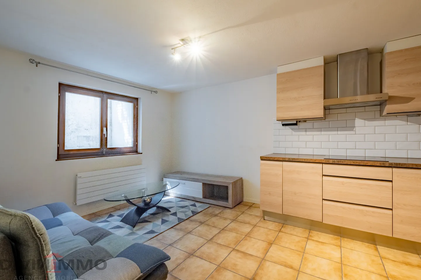 Schönes Anwesen mit 6-Zimmer-Villa, Nebengebäuden und Garagen - Foto 15 von 21