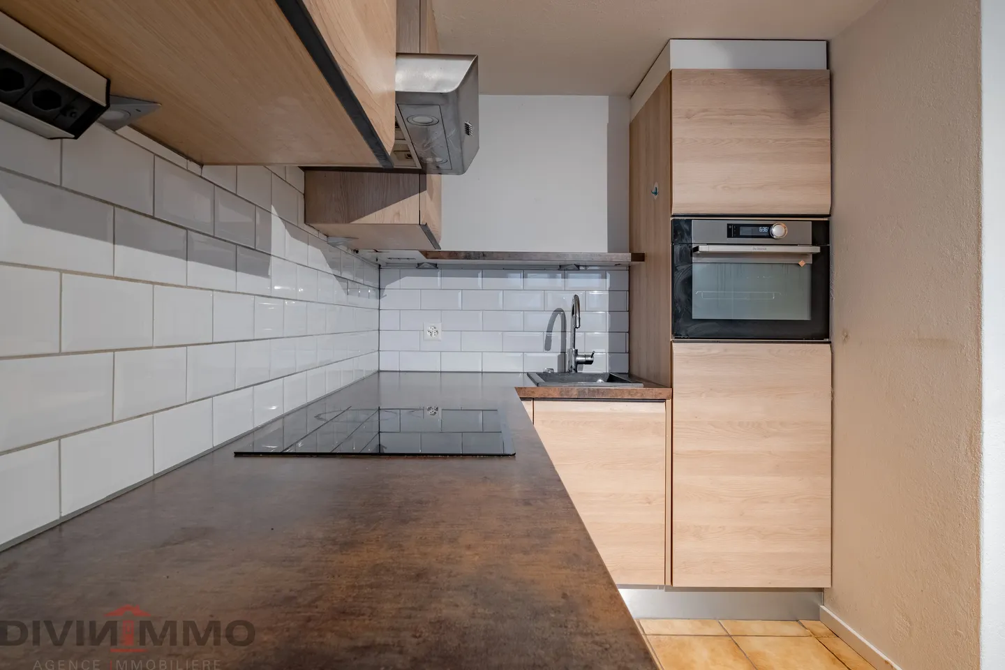 Schönes Anwesen mit 6-Zimmer-Villa, Nebengebäuden und Garagen - Foto 16 von 21