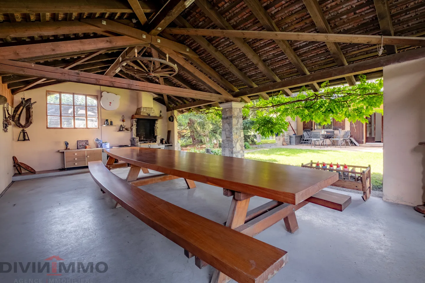 Schönes Anwesen mit 6-Zimmer-Villa, Nebengebäuden und Garagen - Foto 19 von 21