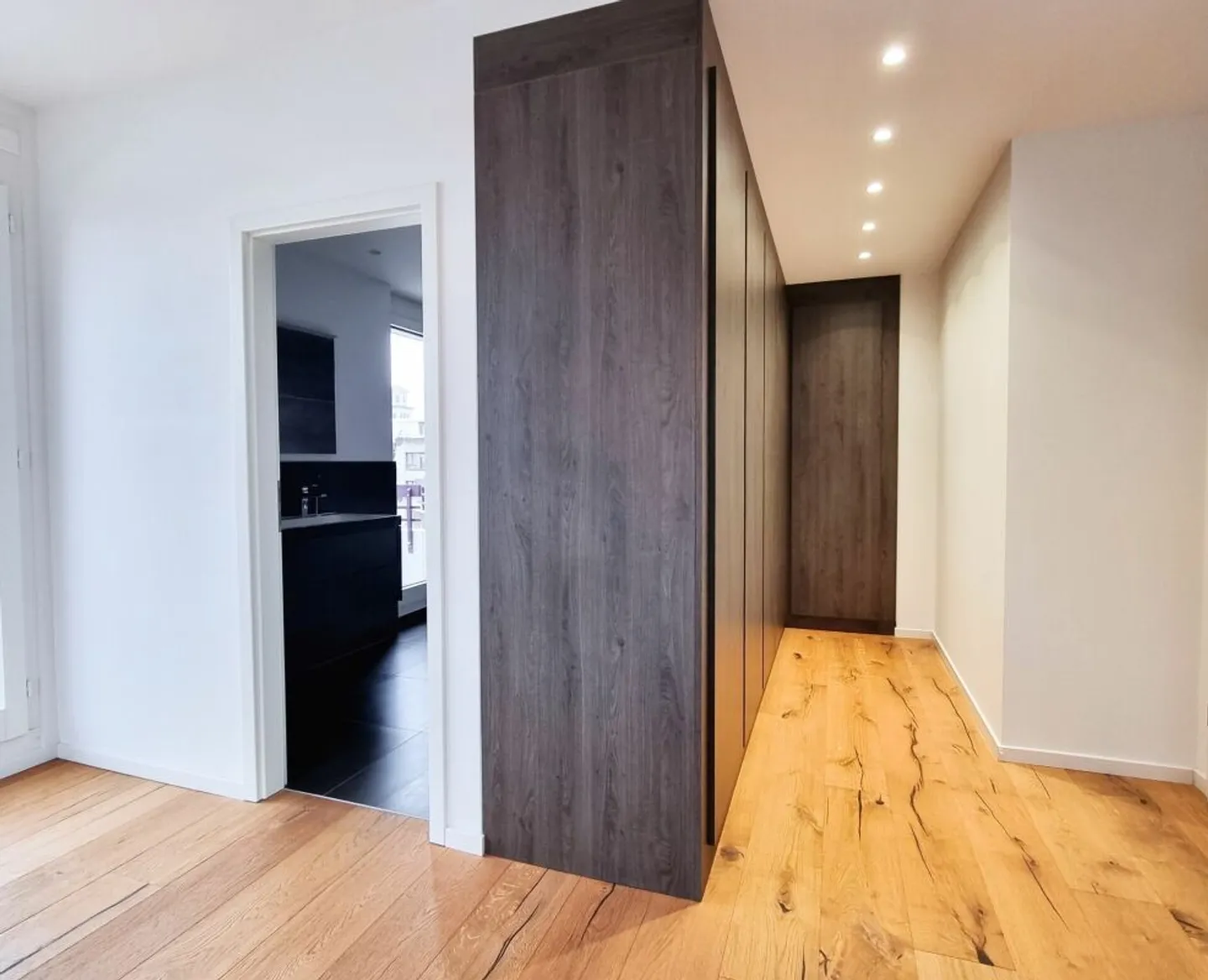 In esclusiva! Appartamento ristrutturato di 5 locali con vista - Foto 7 di 10