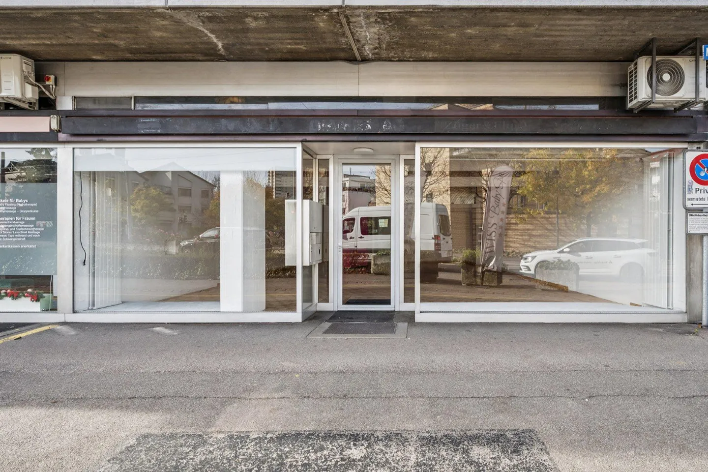 Surface commerciale attrayante avec grande vitrine dans un emplacement de choix - Photo 1 sur 10