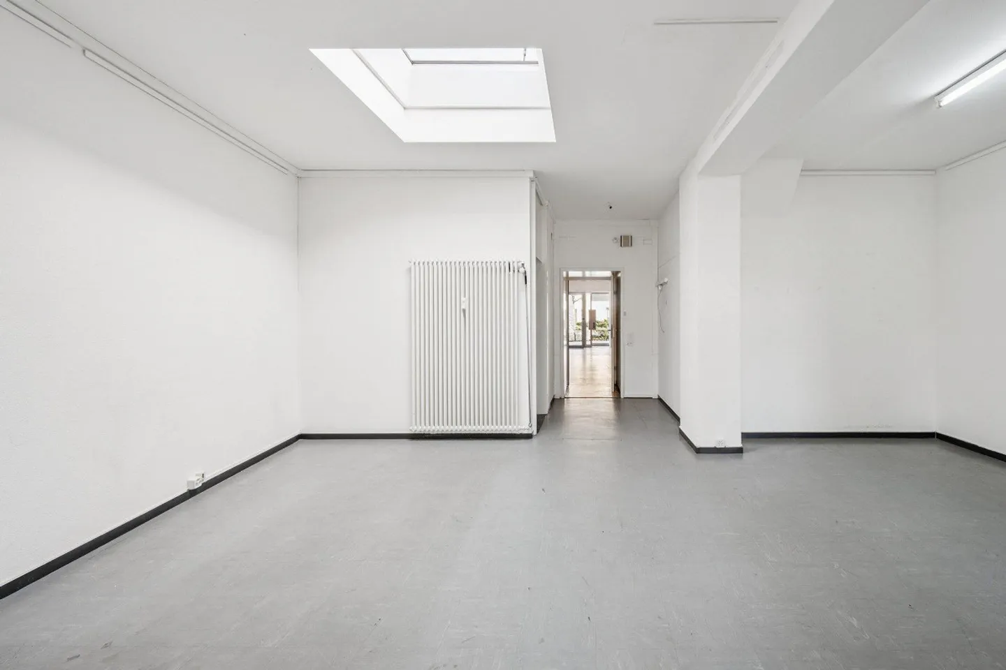 Surface commerciale attrayante avec grande vitrine dans un emplacement de choix - Photo 5 sur 10