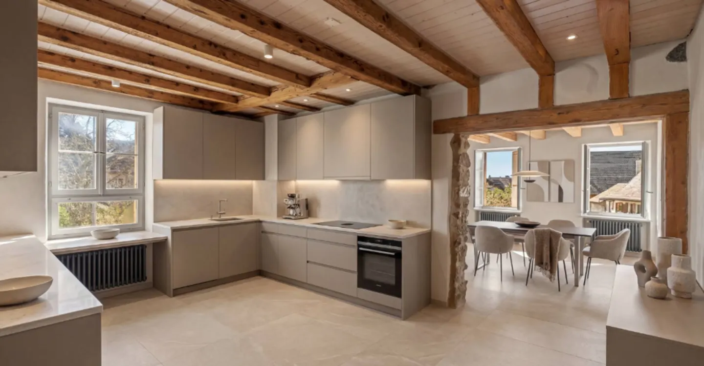 Casa da ristrutturare con vista sul cuore del villaggio - Foto 3 di 11