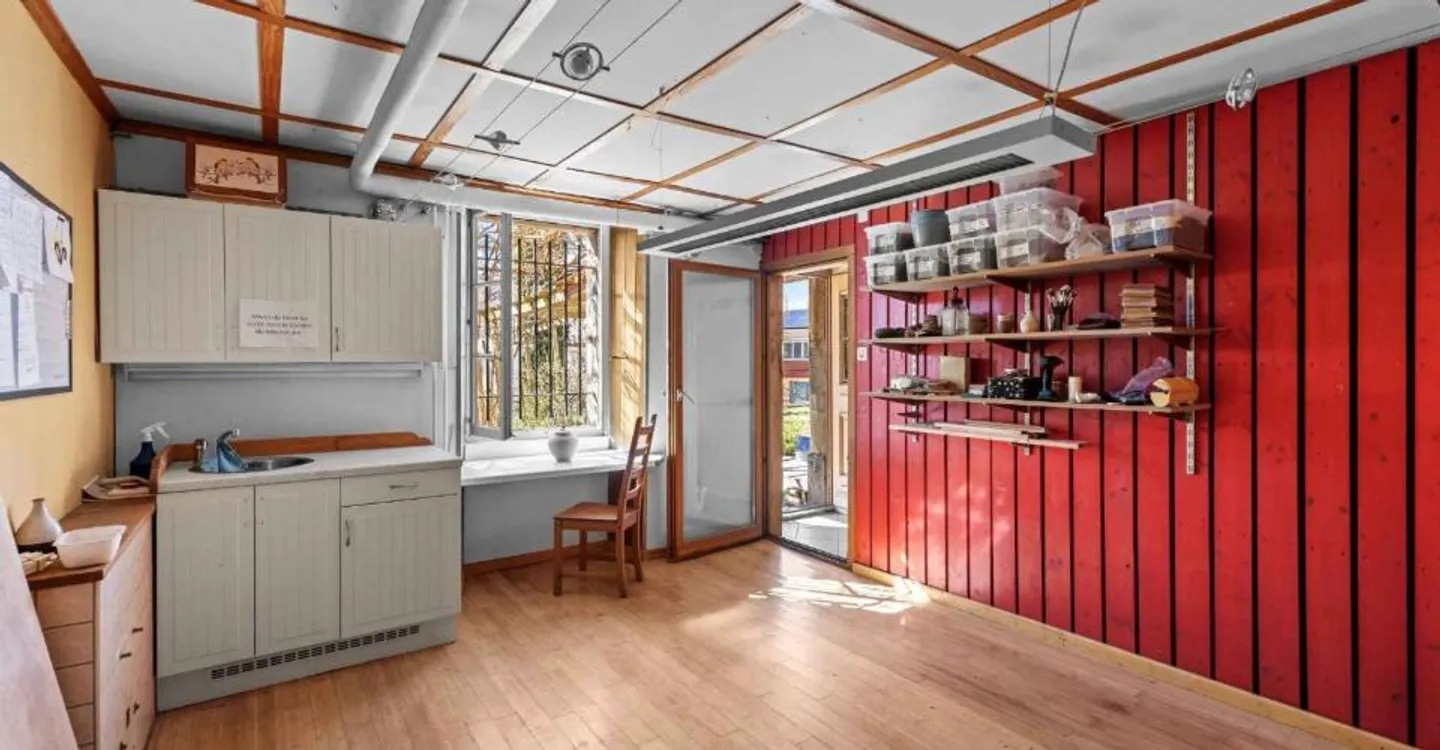 Casa da ristrutturare con vista sul cuore del villaggio - Foto 5 di 11