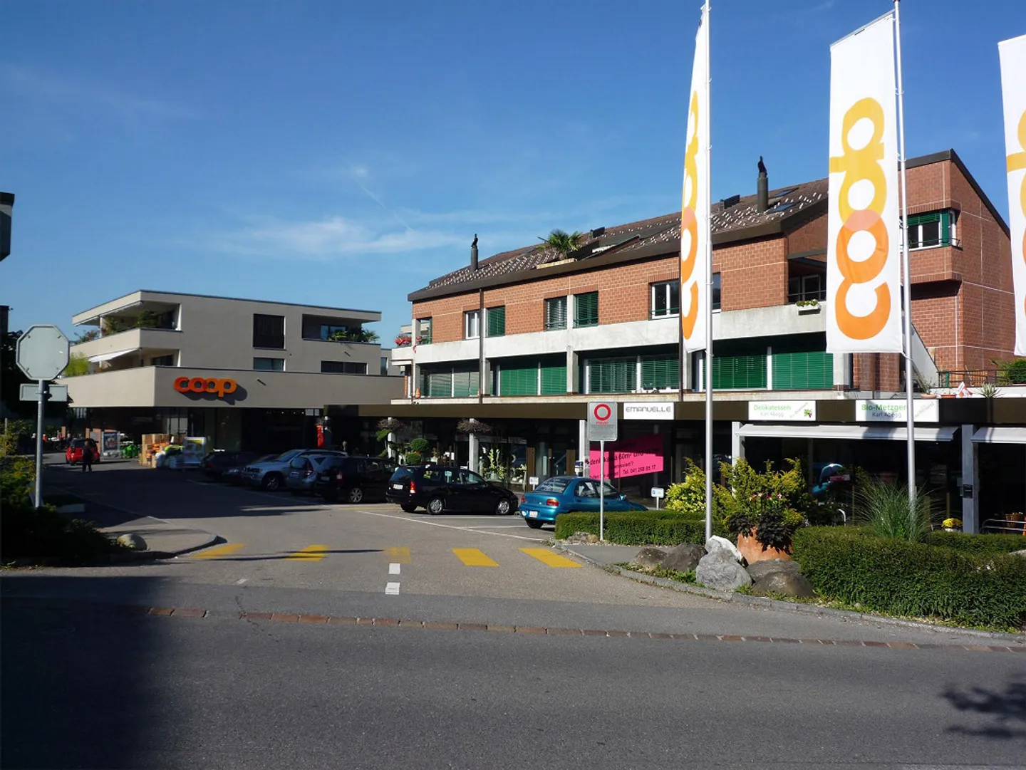 Places de stationnement en emplacement central - Photo 1 sur 1