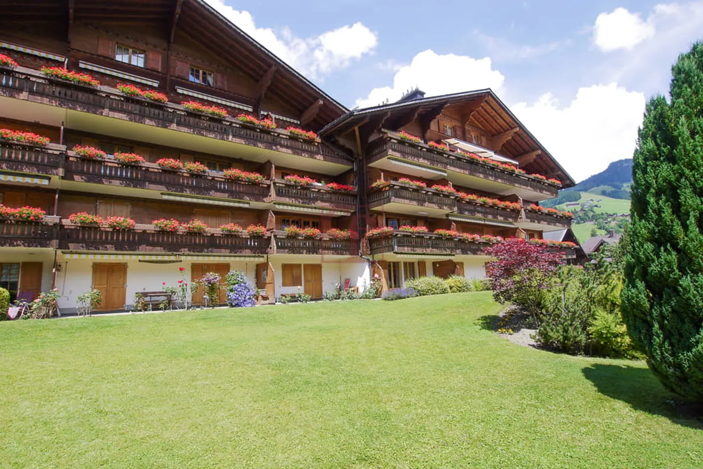 Château-d'Oex - Helle 4,5-Zimmer-Wohnung mit Balkon - Foto 1 von 11