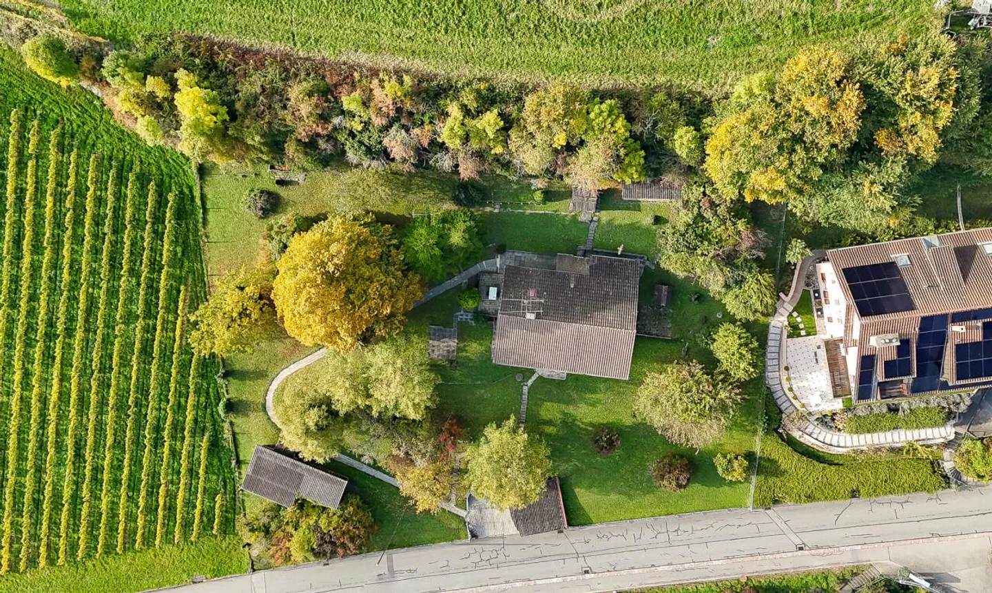 Large plot with a view of the lake for a construction project - Photo 4 of 11