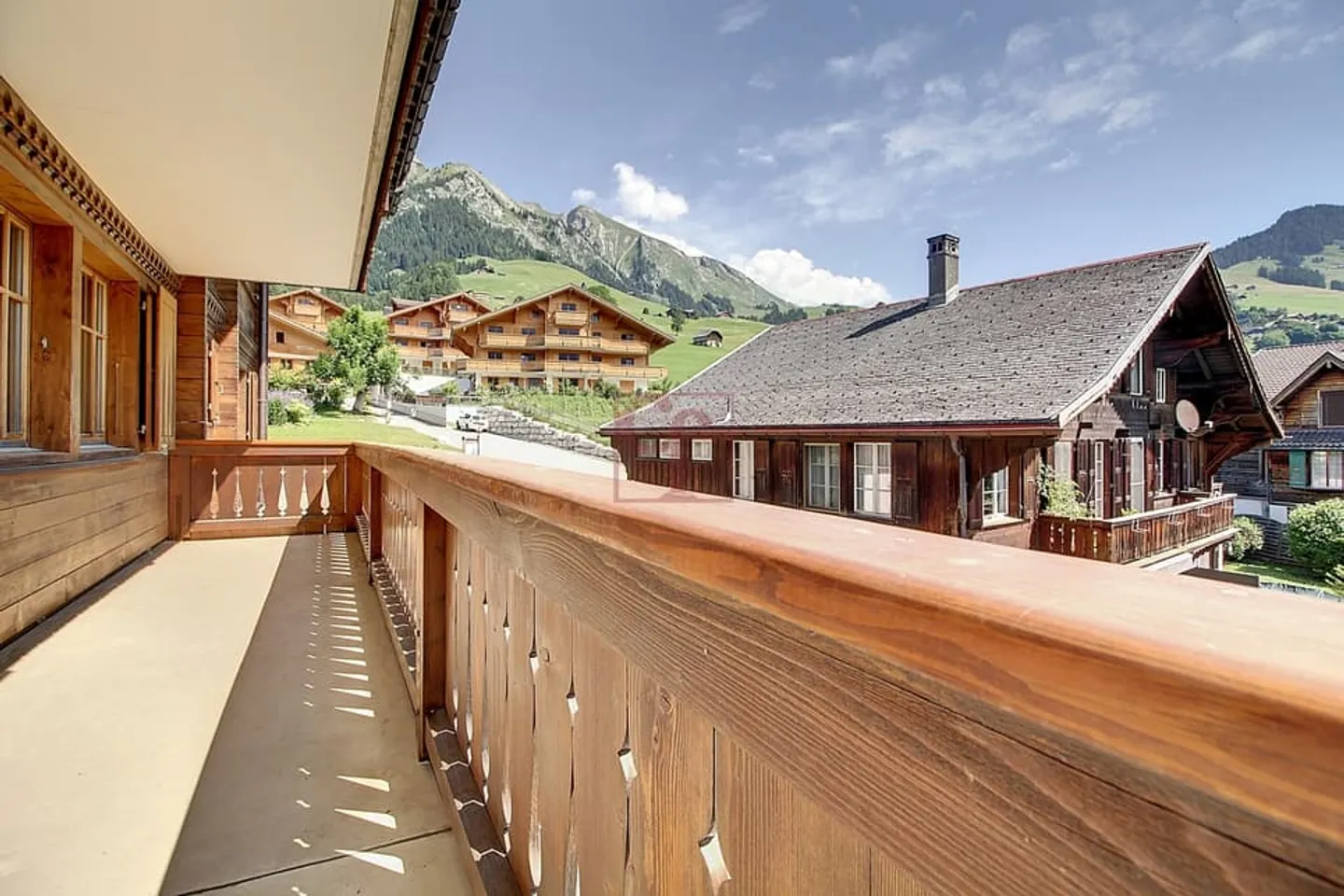 Château-d'Oex - Helle 4,5-Zimmer-Wohnung mit Balkon - Foto 3 von 11