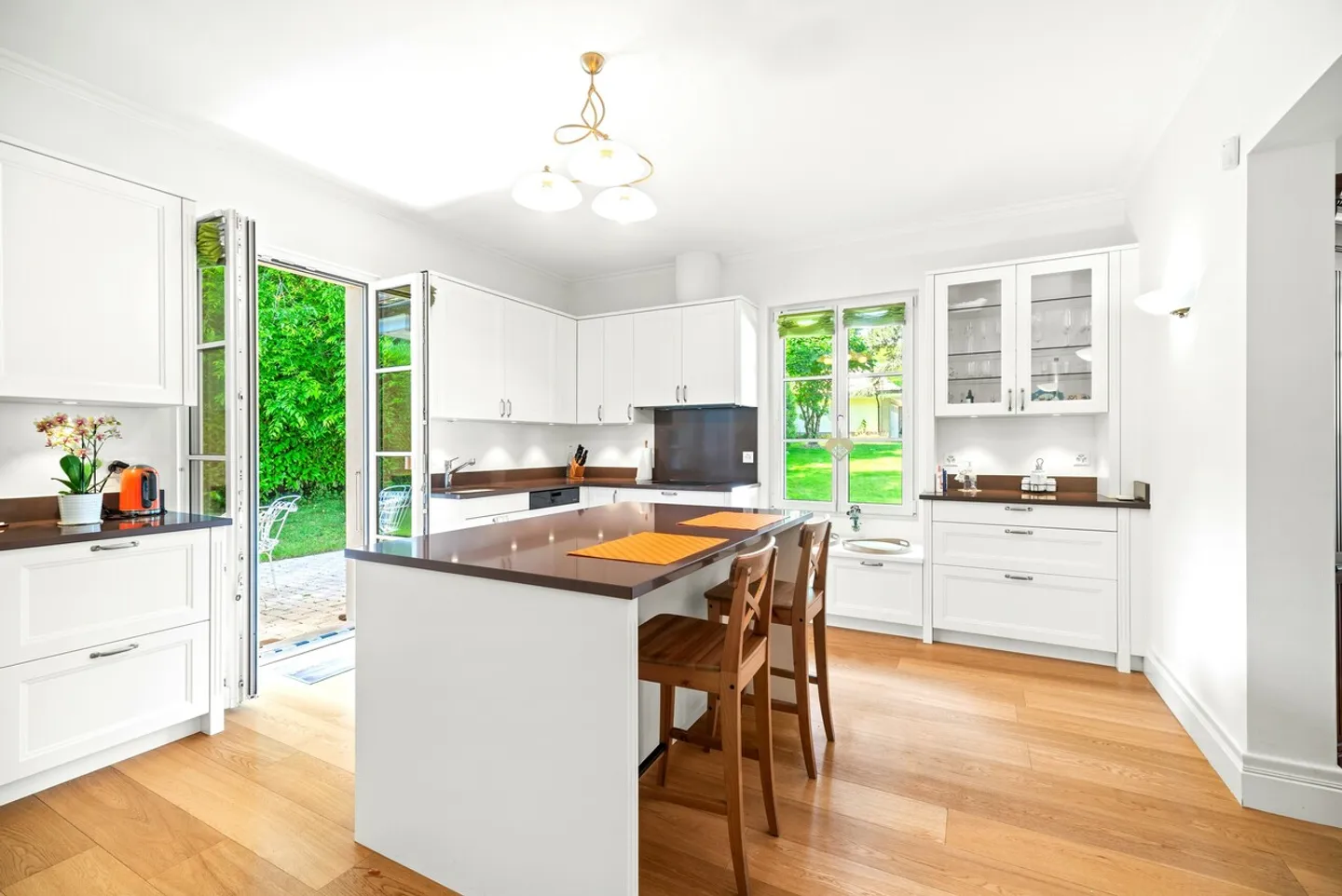 Property "feet in the water" with pool near Rolle - Photo 10 of 18