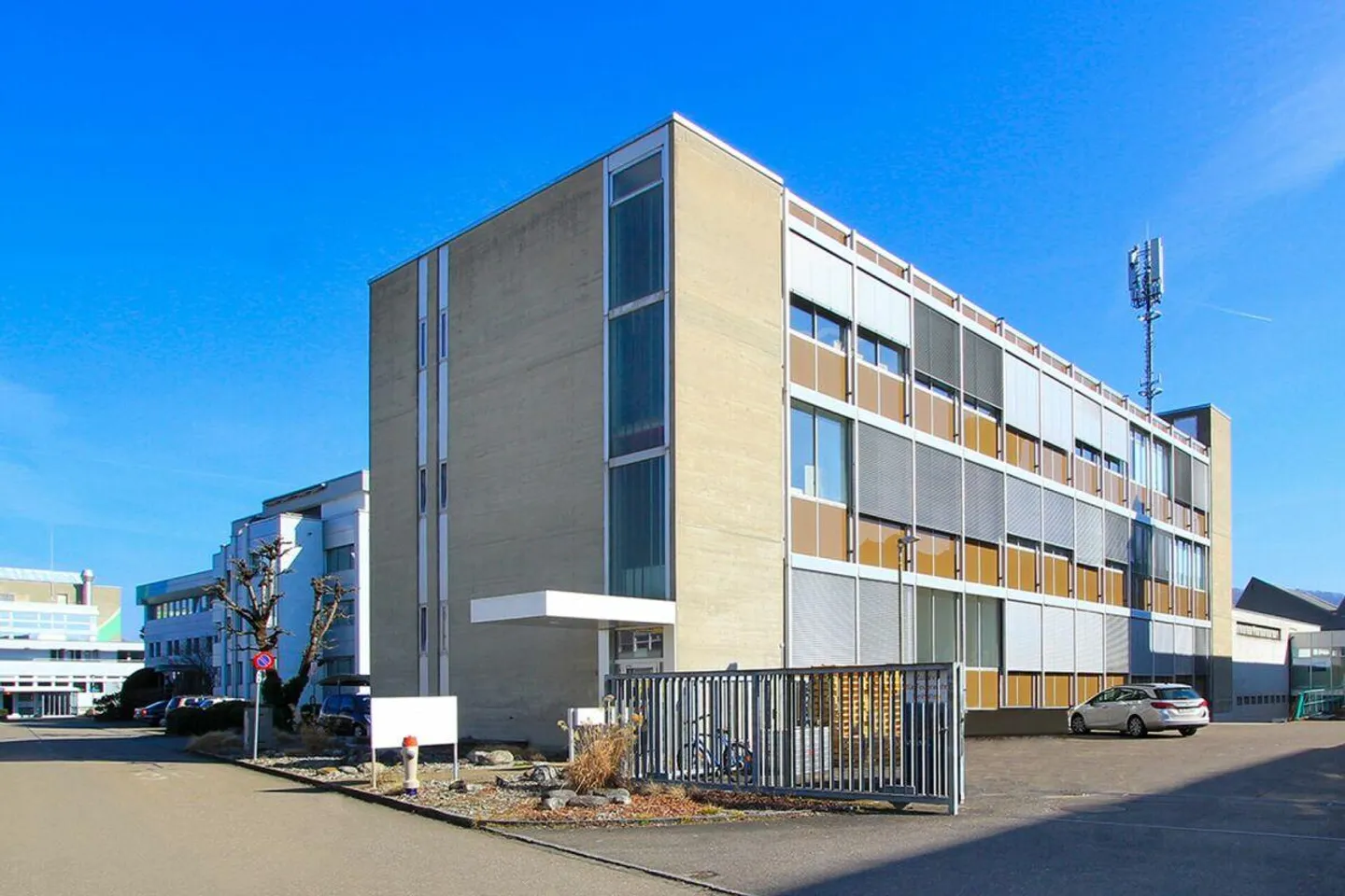 Edificio commerciale e per uffici attraente in posizione privilegiata - Foto 1 di 13