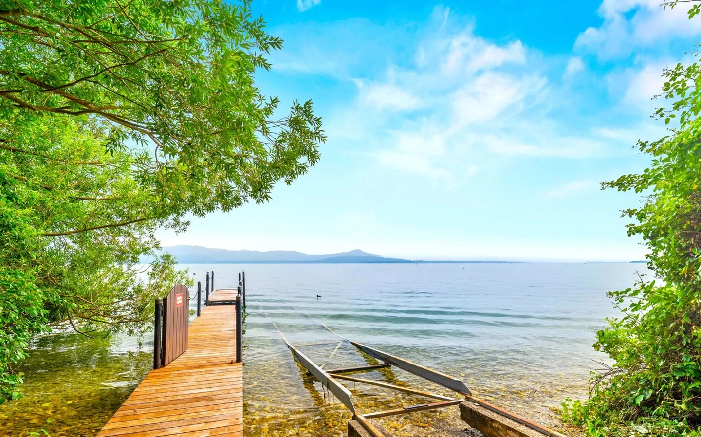 Property "feet in the water" with pool near Rolle - Photo 18 of 18