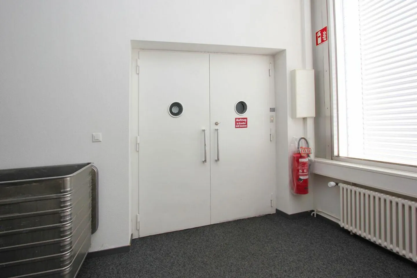 Edificio commerciale e per uffici attraente in posizione privilegiata - Foto 11 di 13