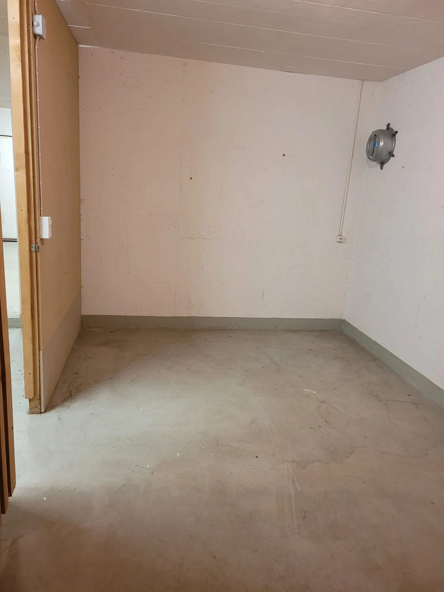 Salle de stockage d'environ 24m2 - Photo 5 sur 5