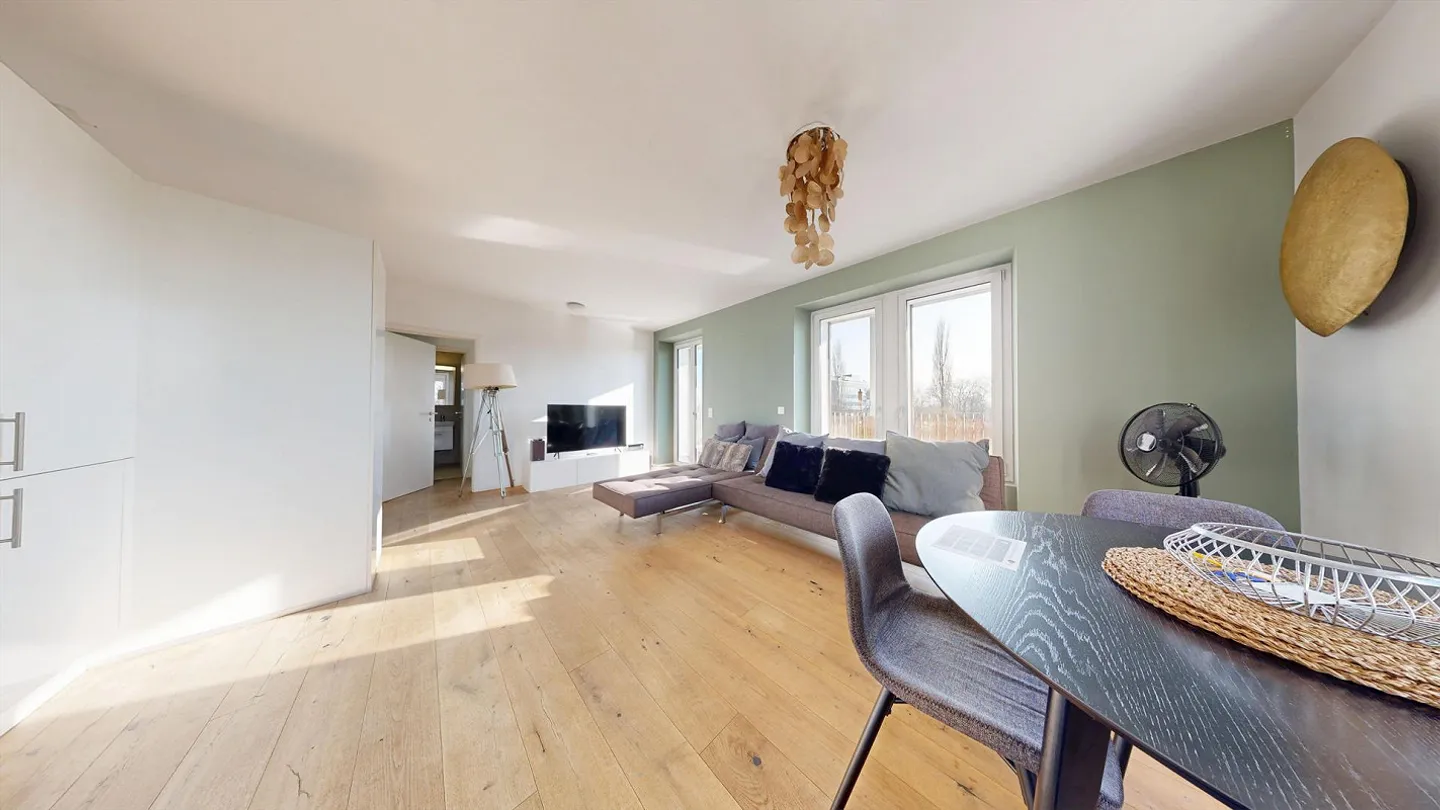 Stylish City Apartment Utilities Included - Photo 3 of 7