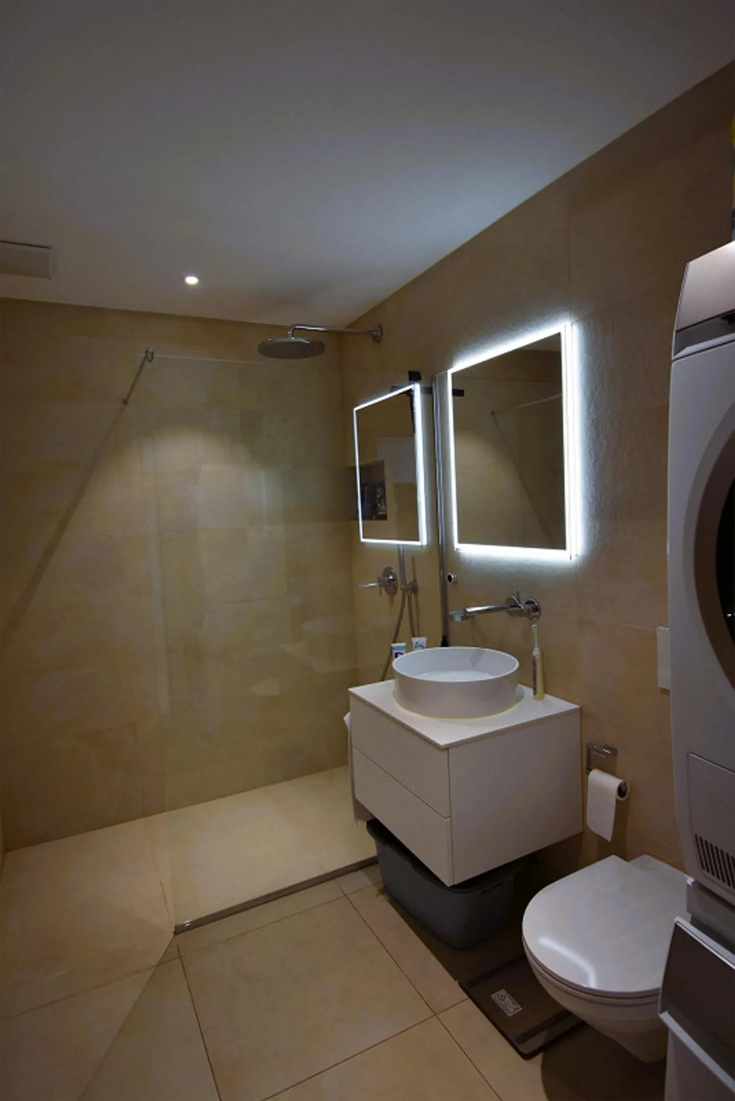 Appartement moderne de 2,5 pièces avec vue - Photo 4 sur 7