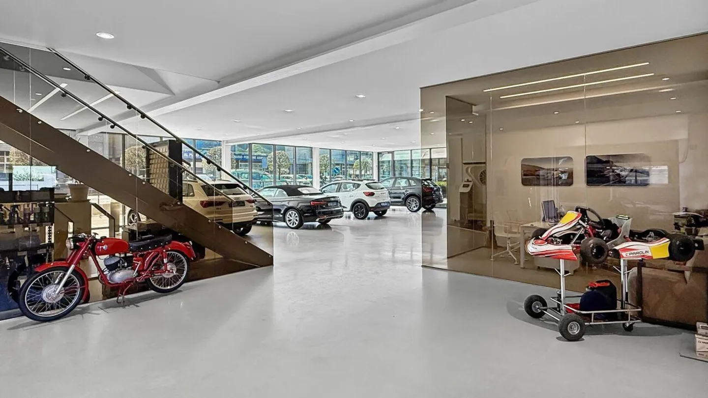 Contone - Immeuble commercial avec showroom dans un emplacement stratégique... - Photo 2 sur 18