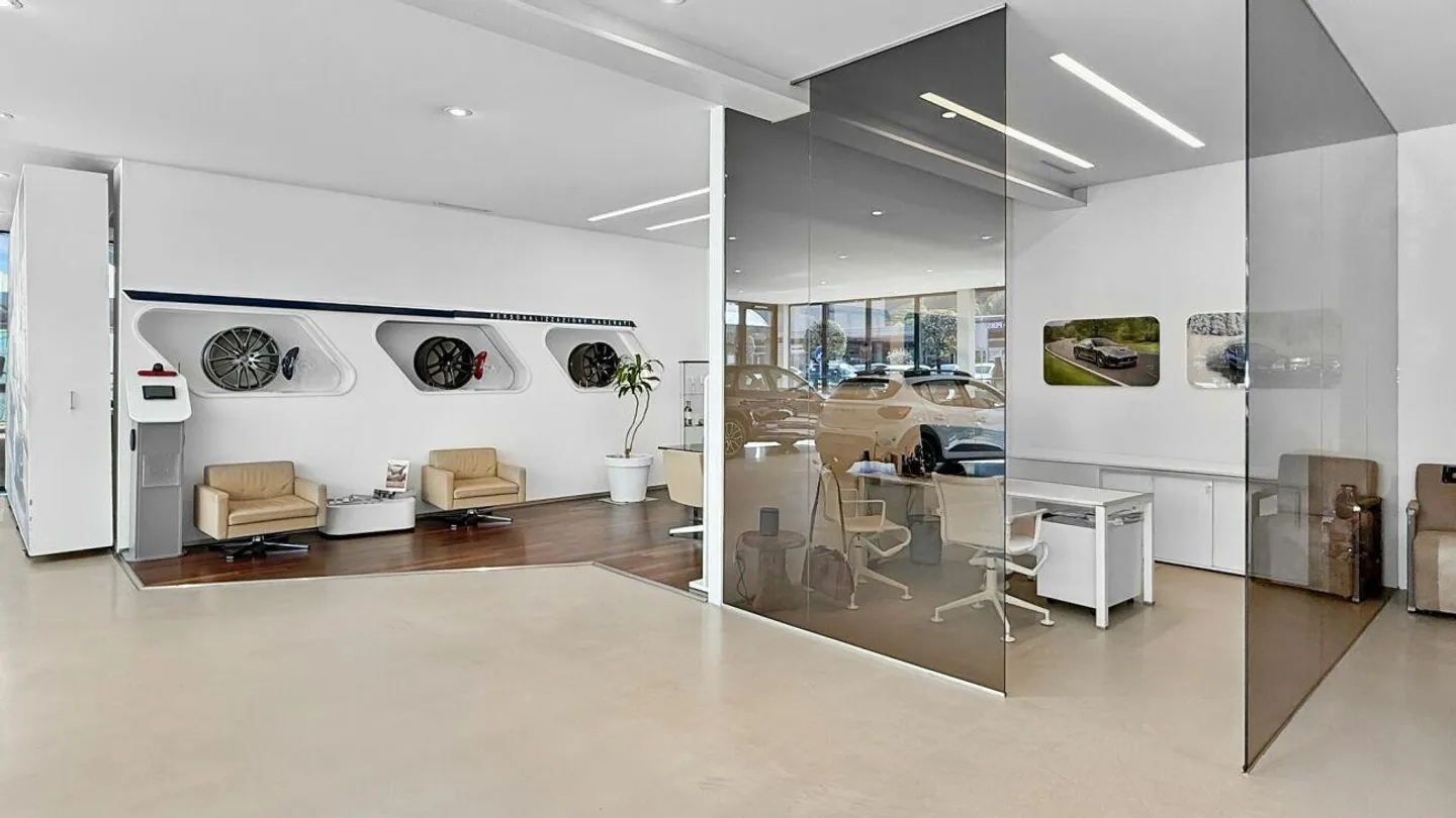 Contone - Immeuble commercial avec showroom dans un emplacement stratégique... - Photo 3 sur 18