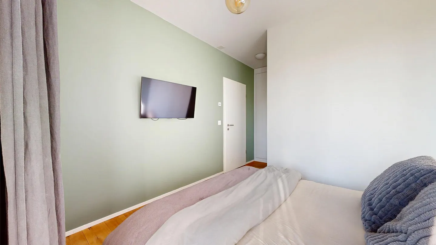 Stylish City Apartment Utilities Included - Photo 5 of 7
