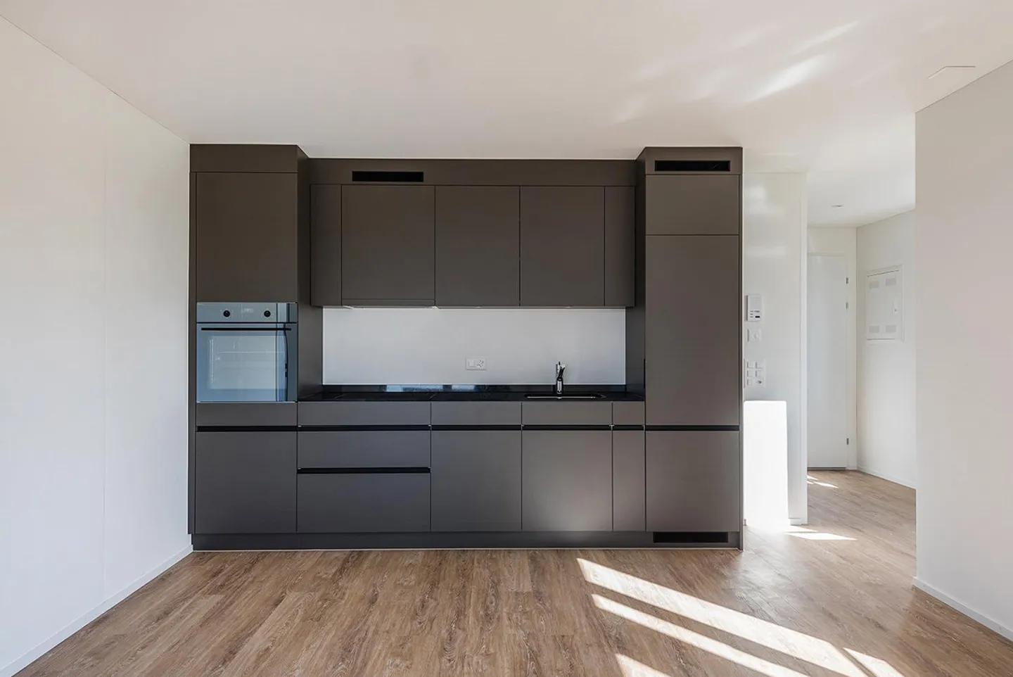 Modern 2.5 Room Apartment - Photo 2 of 6