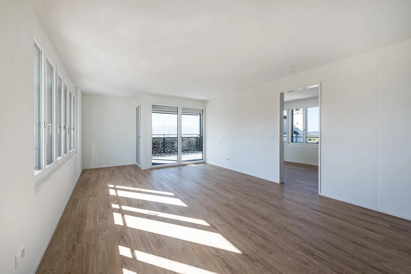 Modern 2.5 Room Apartment - Photo 3 of 6