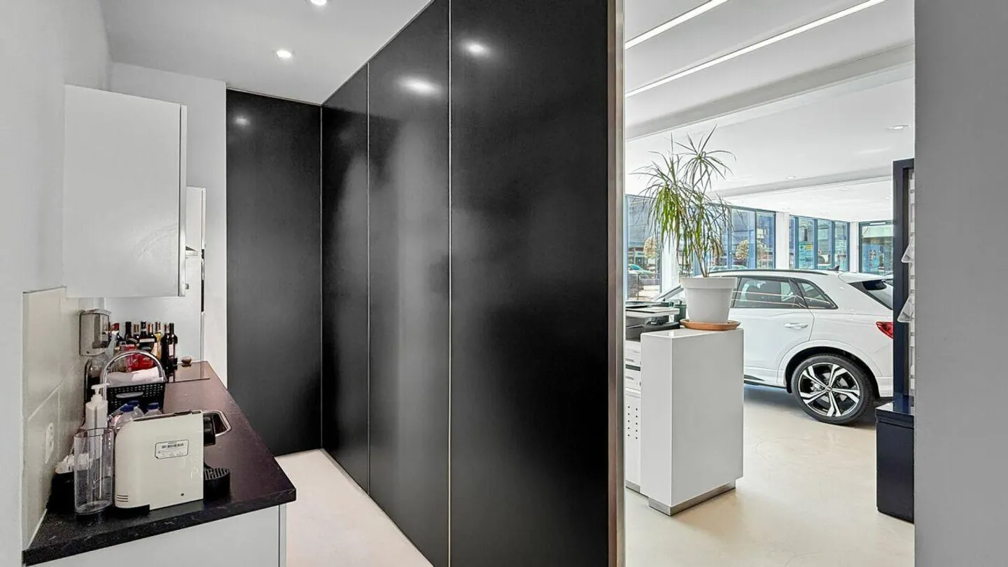 Contone - Immeuble commercial avec showroom dans un emplacement stratégique... - Photo 8 sur 18