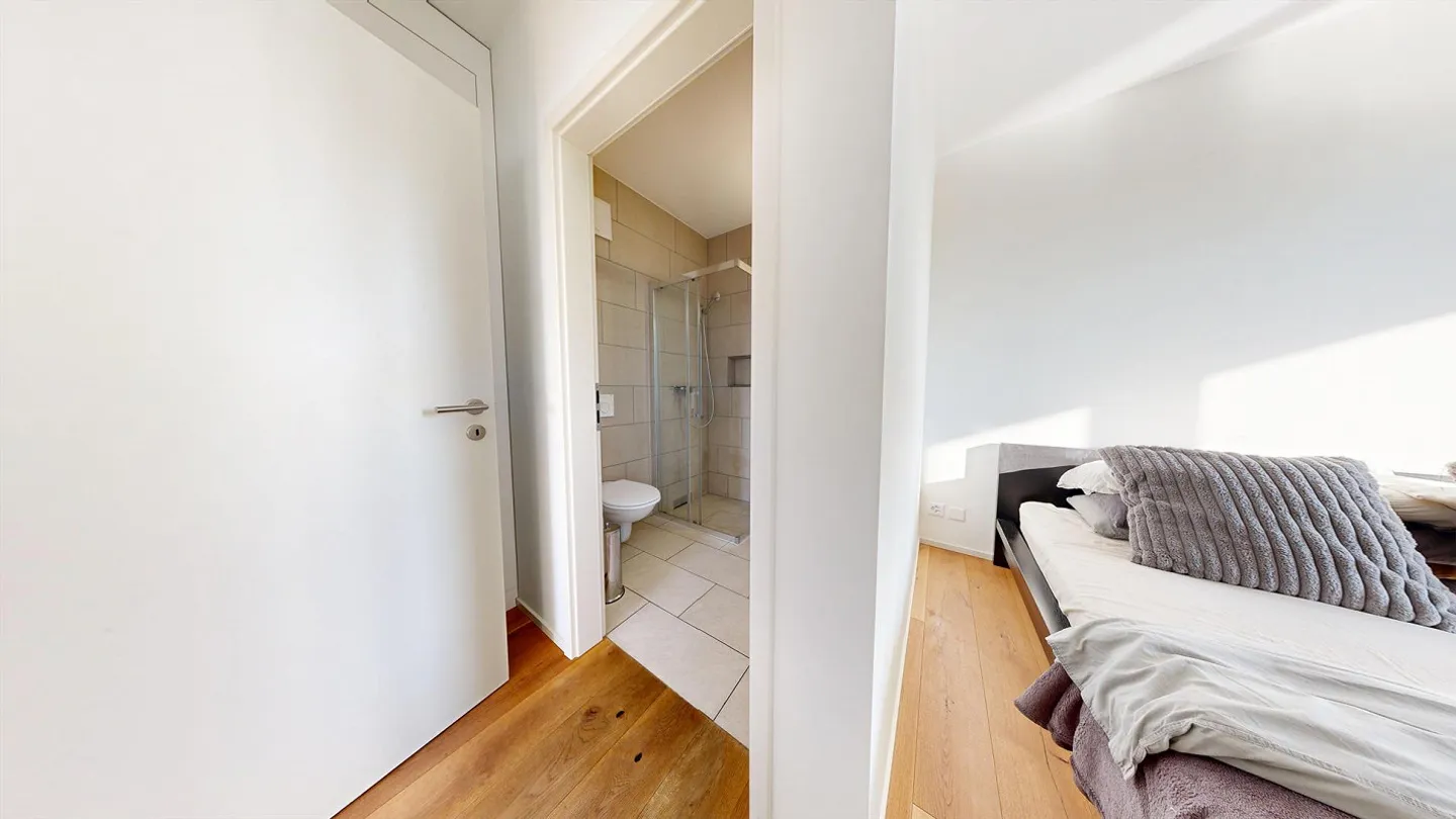 Stylish City Apartment Utilities Included - Photo 6 of 7
