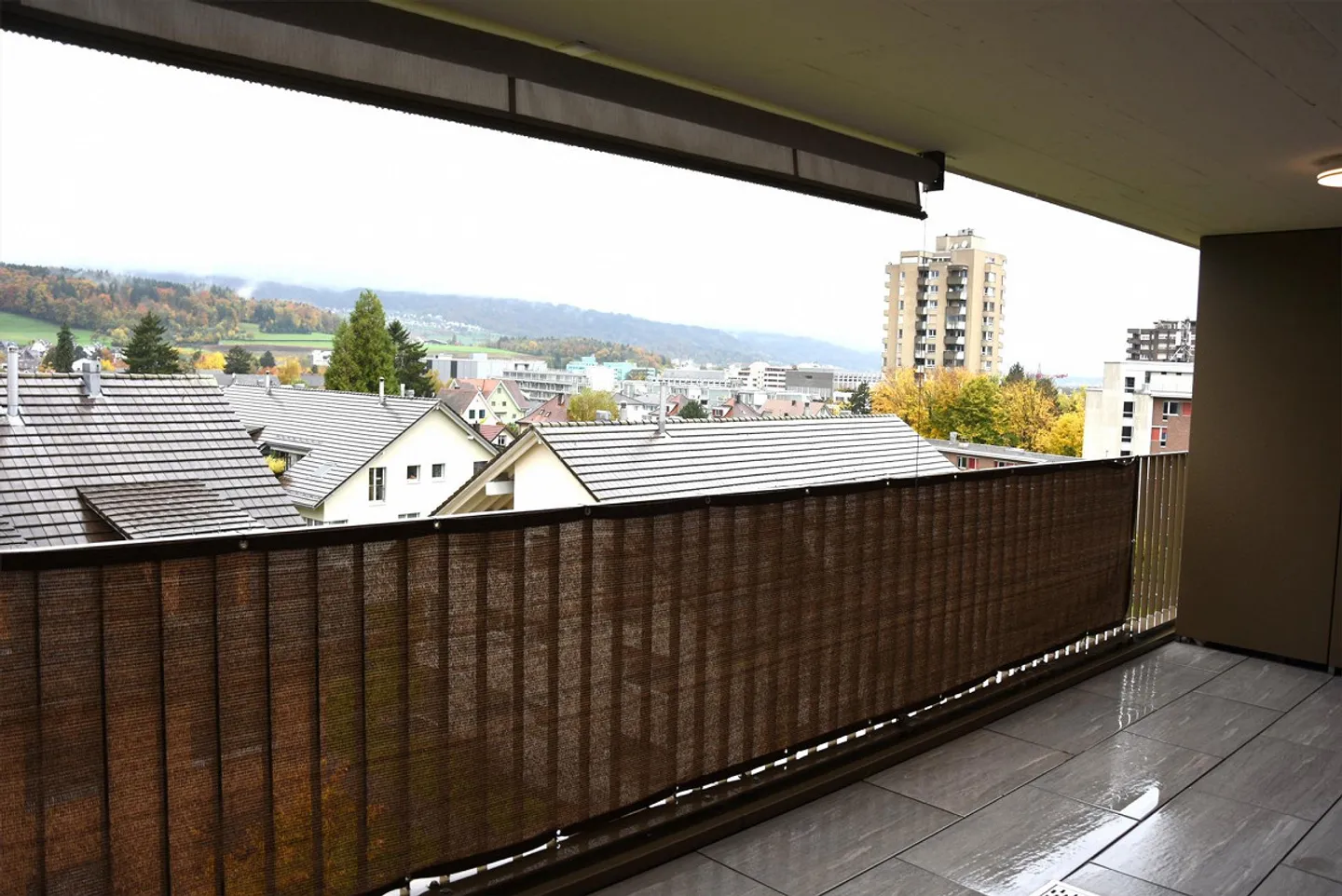 Appartement moderne de 2,5 pièces avec vue - Photo 5 sur 7